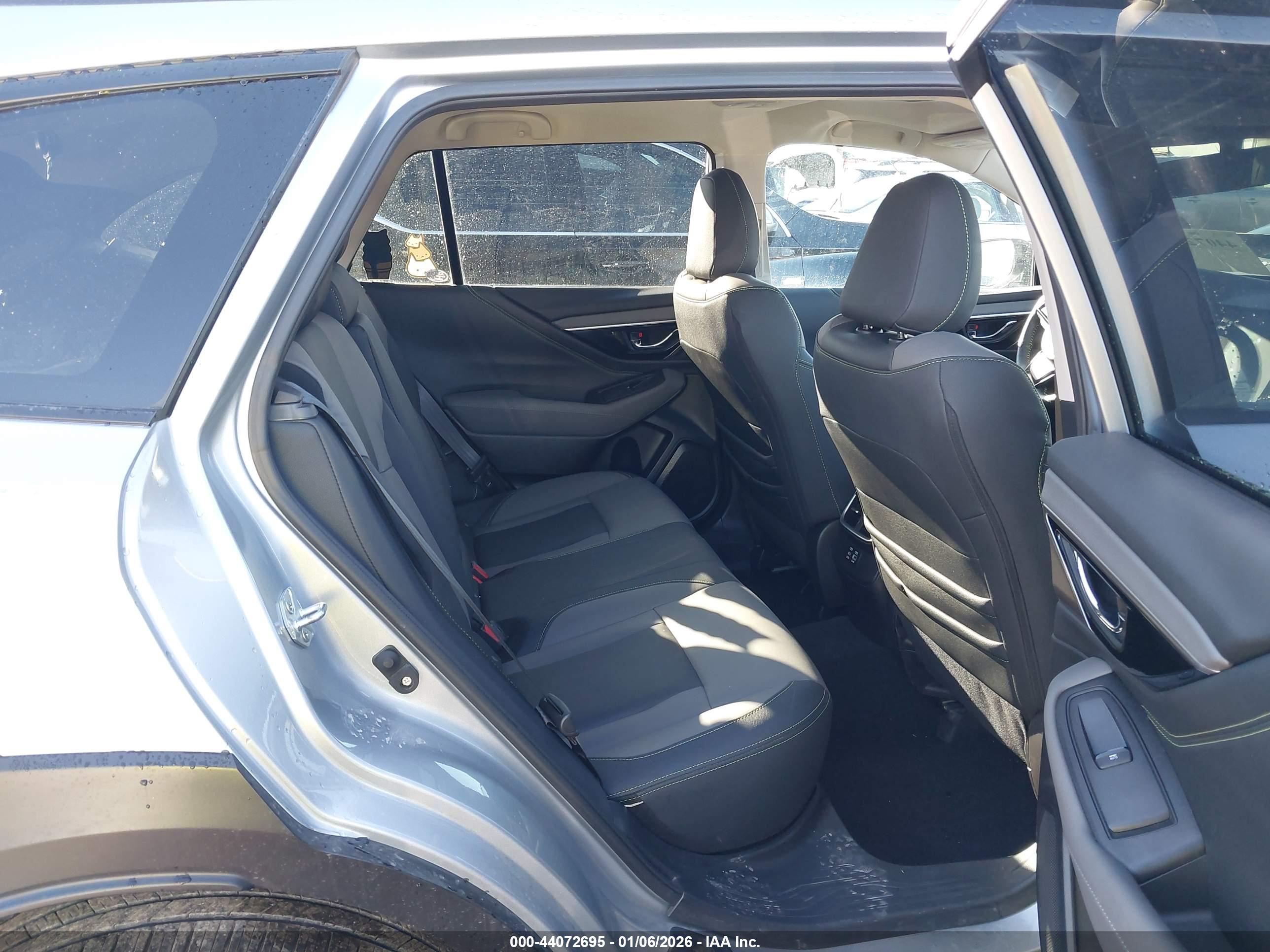 SUBARU OUTBACK image 8
