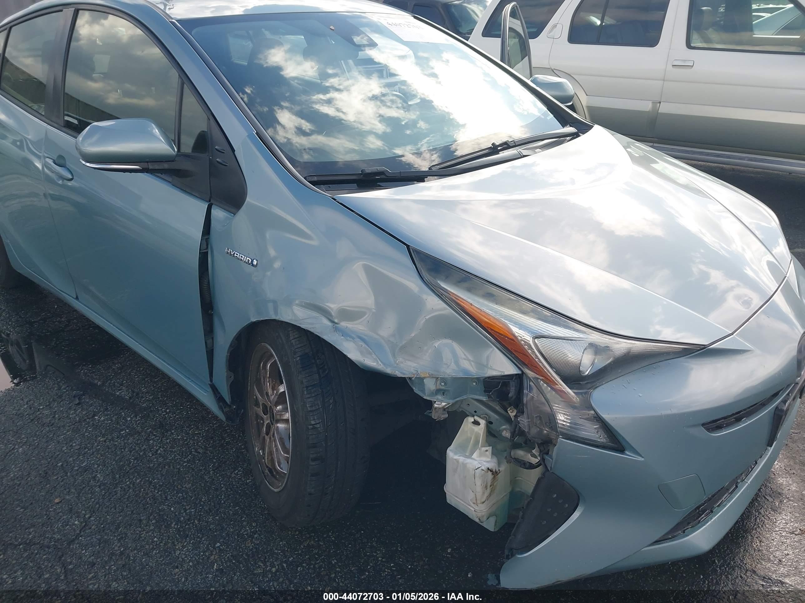 TOYOTA PRIUS image 6