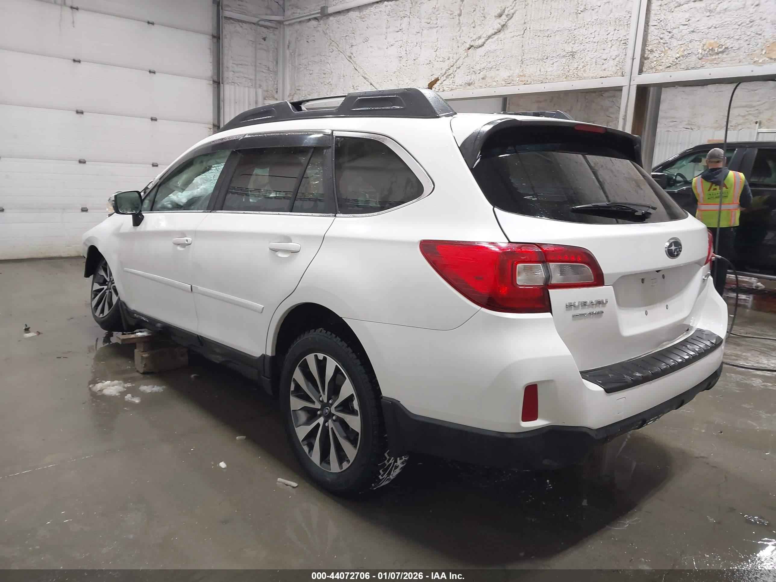 SUBARU OUTBACK image 3