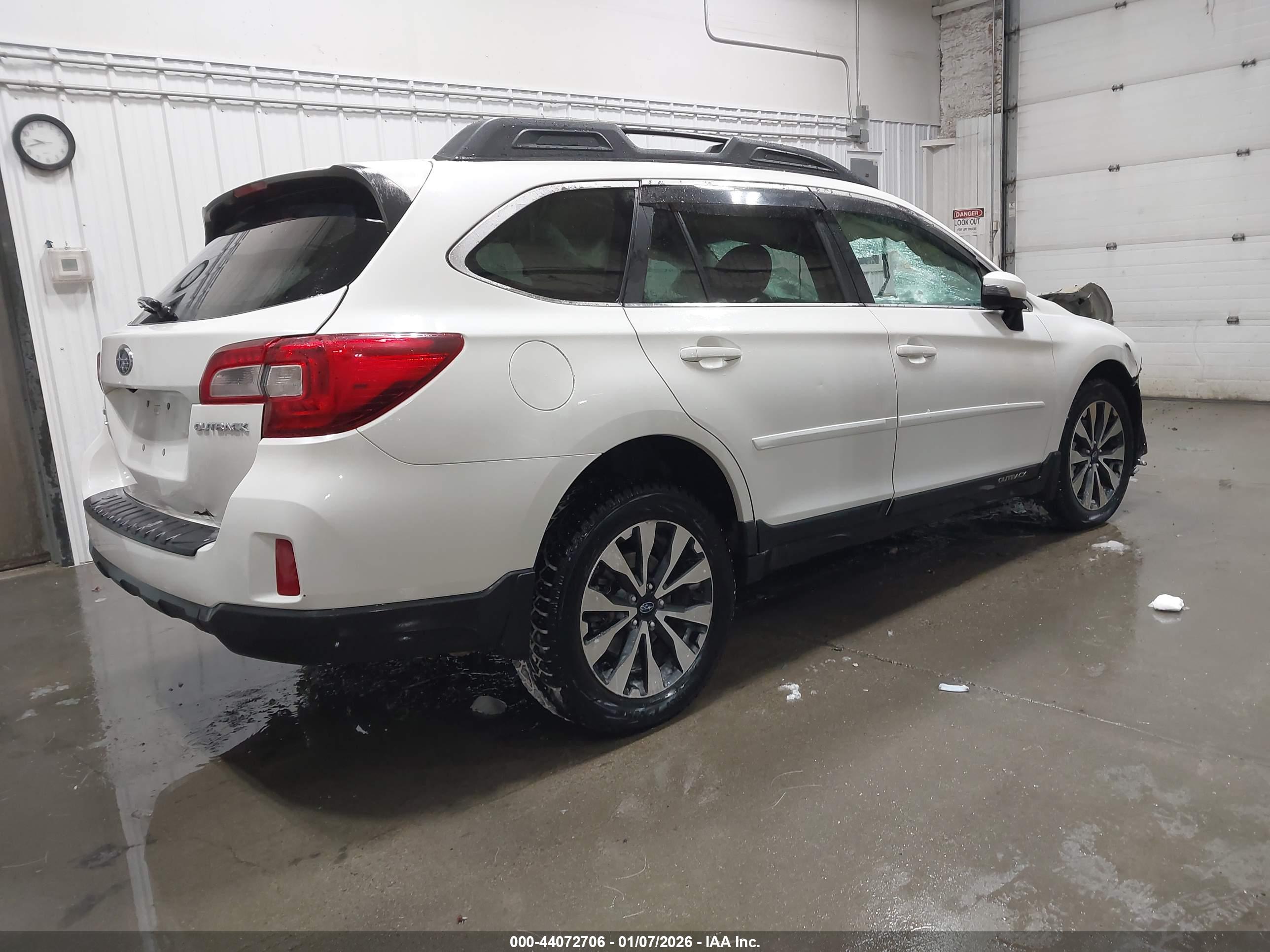 SUBARU OUTBACK image 4