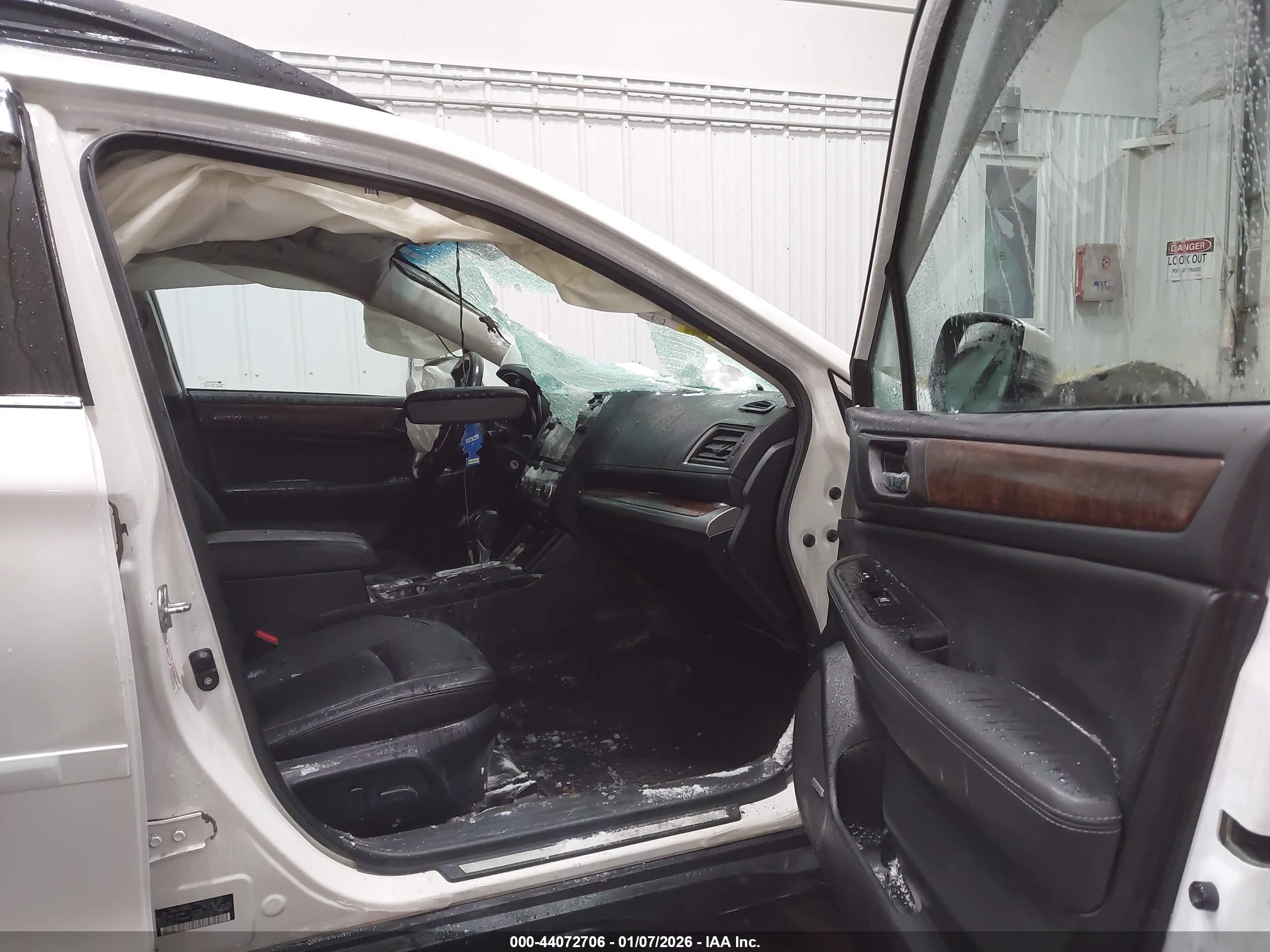 SUBARU OUTBACK image 5