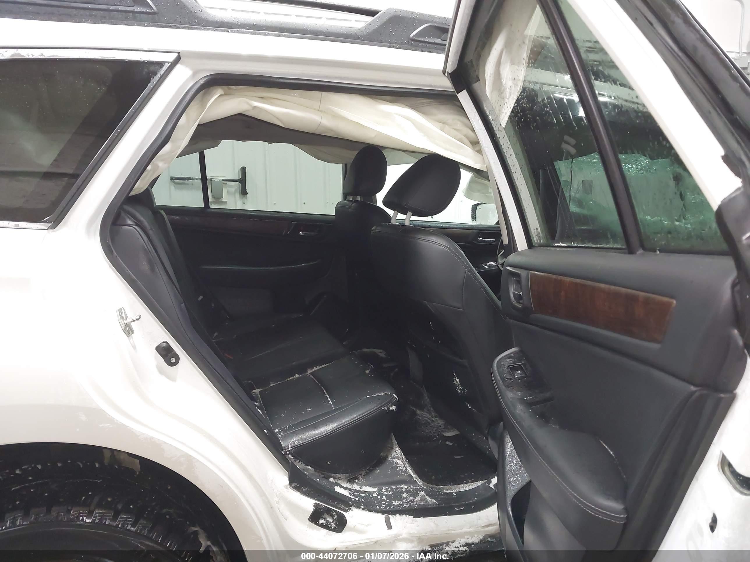 SUBARU OUTBACK image 8