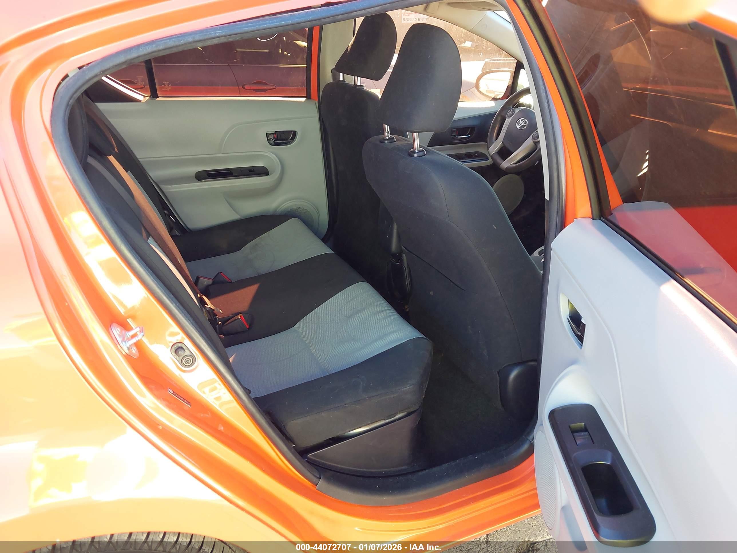 TOYOTA PRIUS image 8