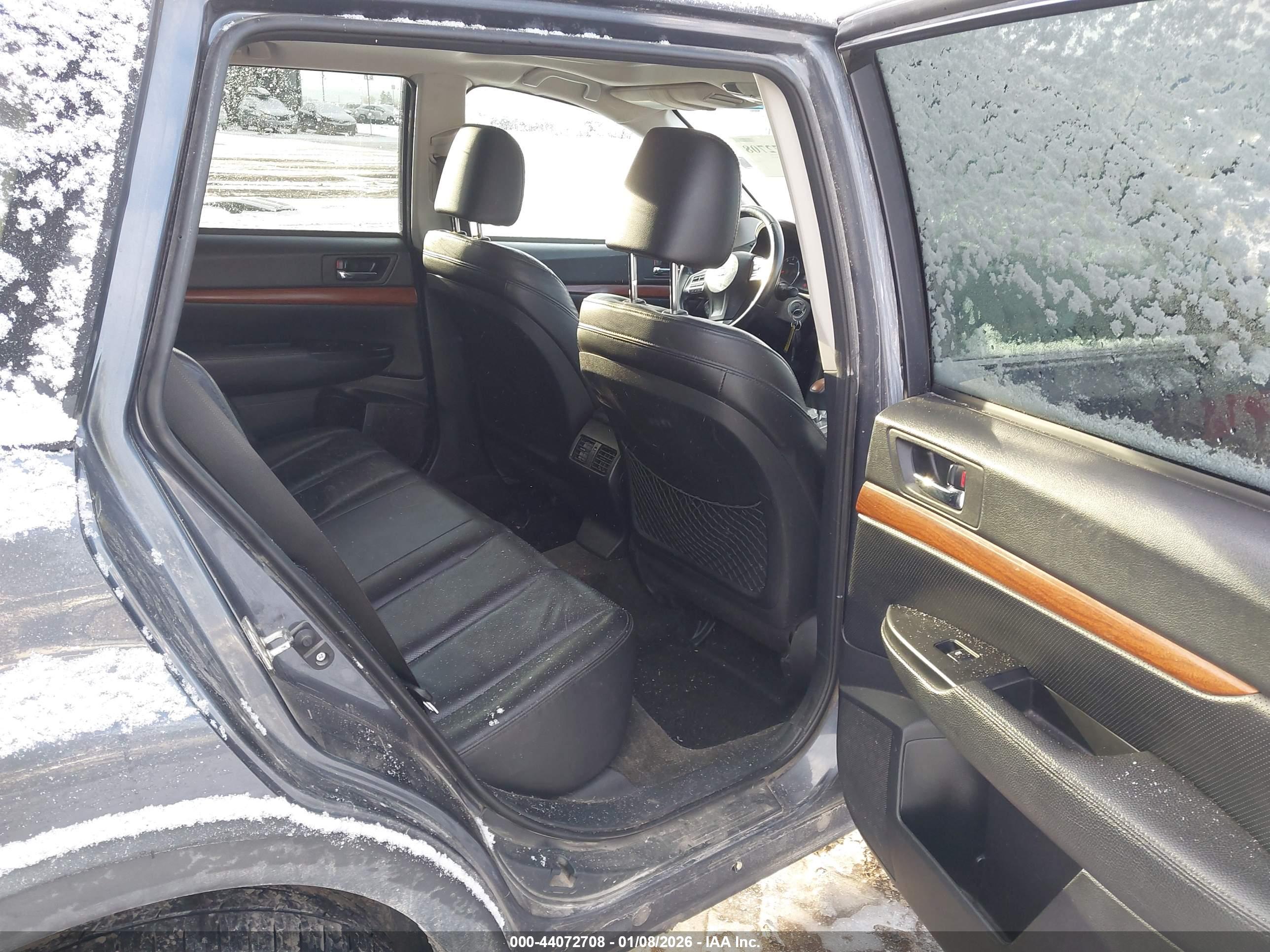 SUBARU OUTBACK image 8
