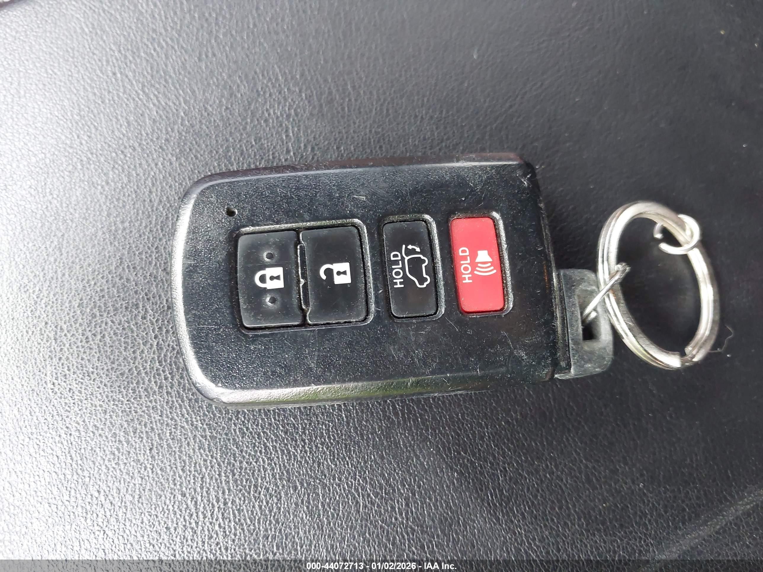 TOYOTA RAV4 image 11