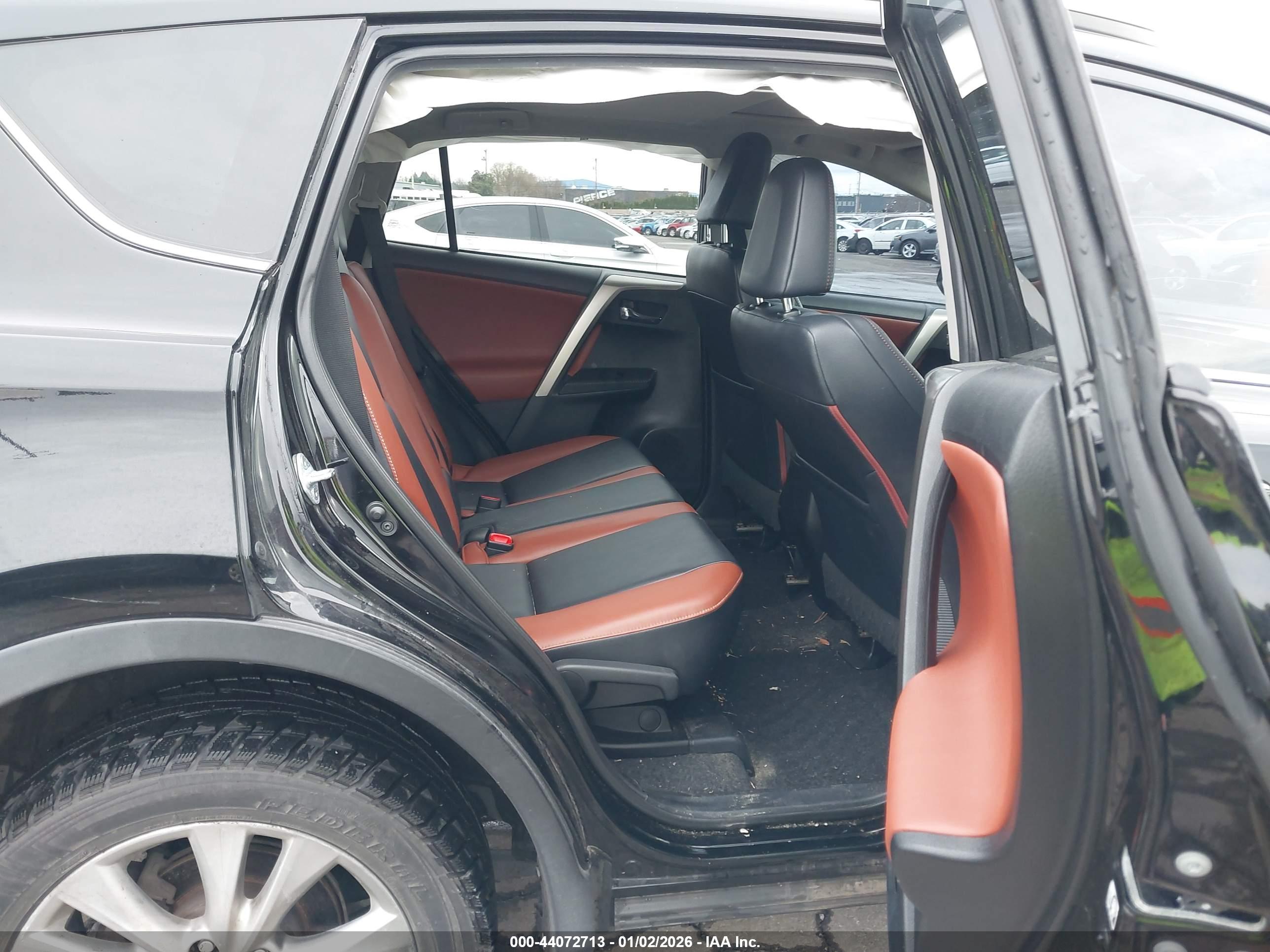 TOYOTA RAV4 image 8