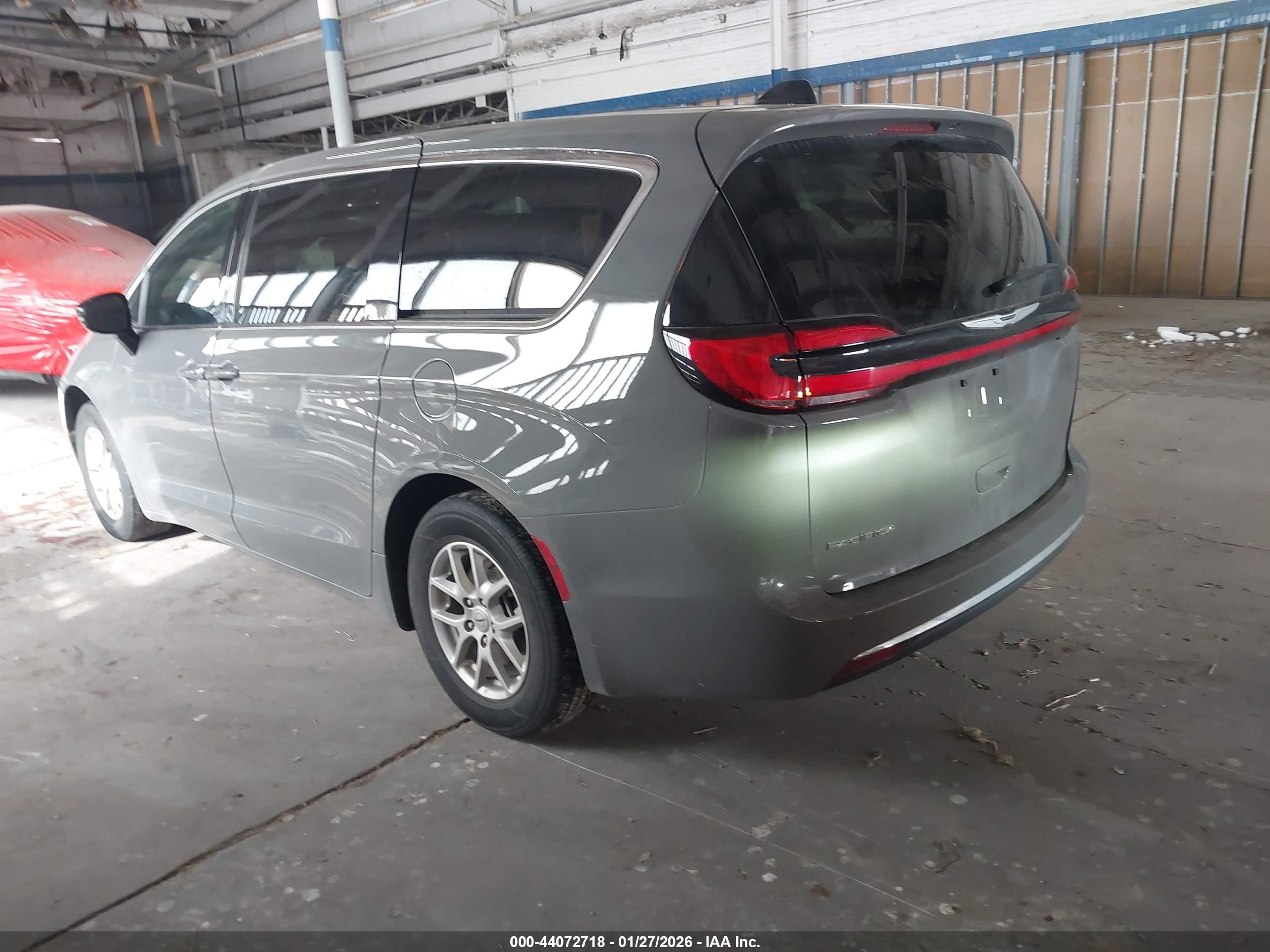 CHRYSLER PACIFICA image 3