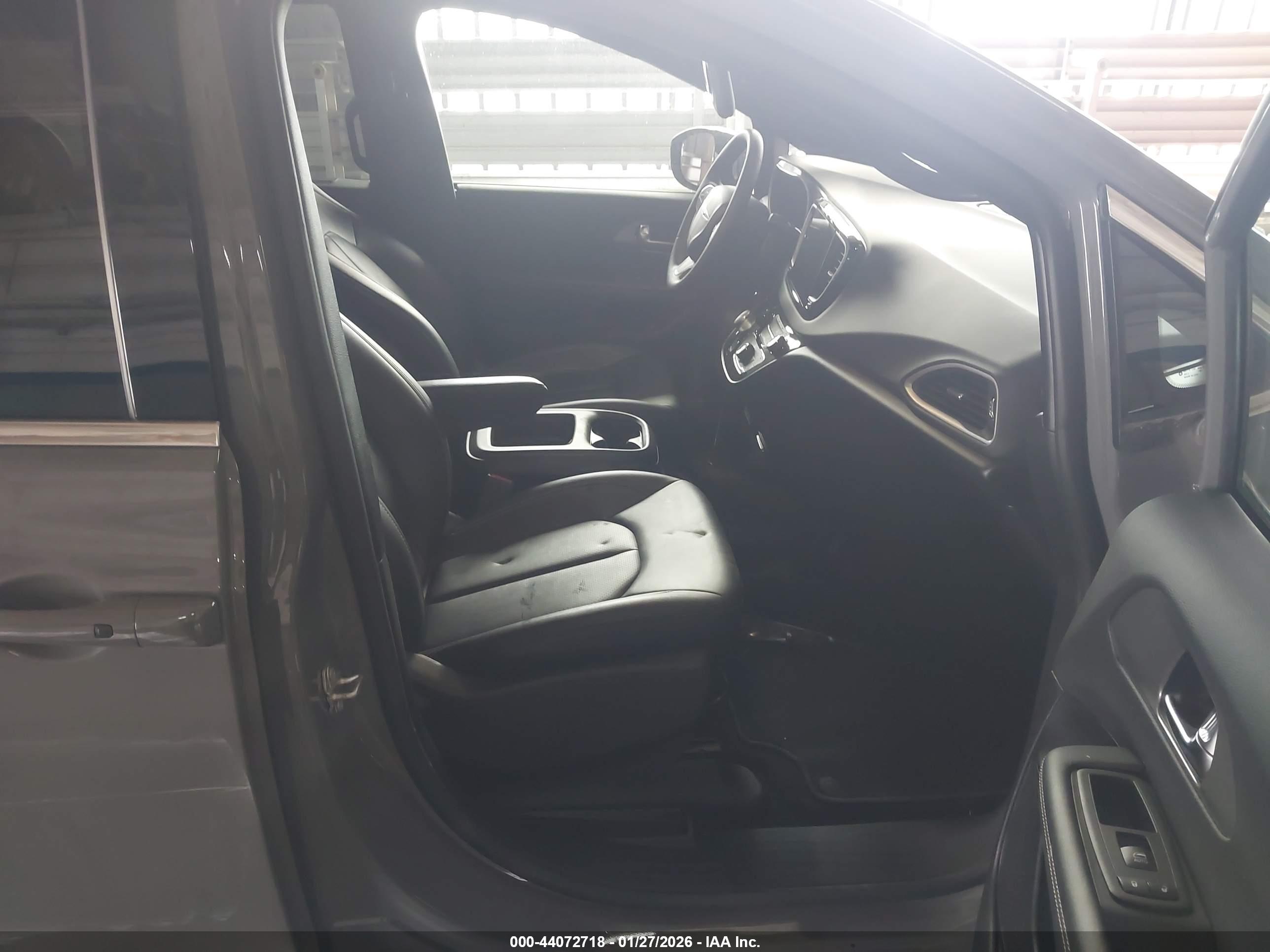 CHRYSLER PACIFICA image 5