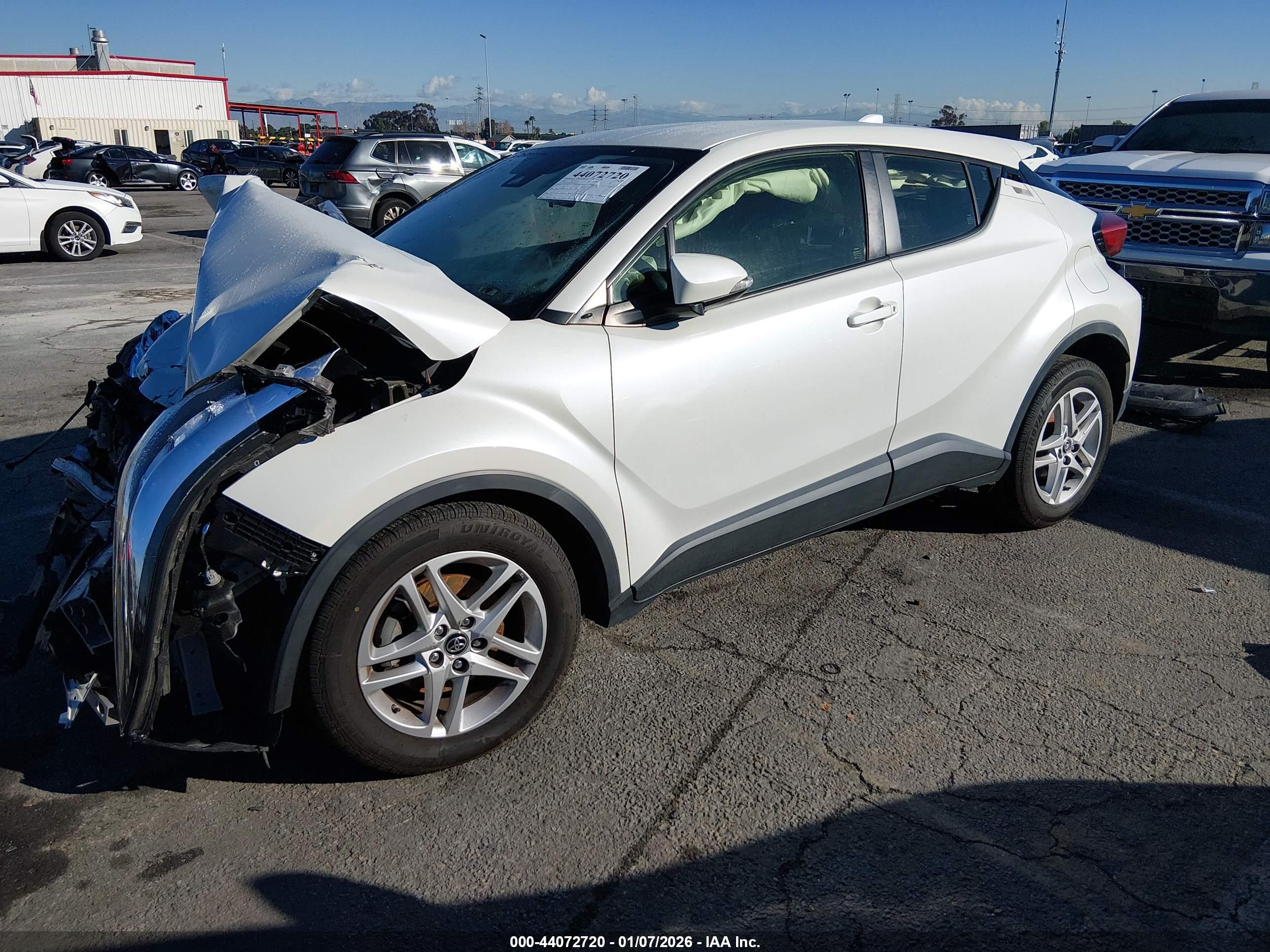 TOYOTA C-HR image 2