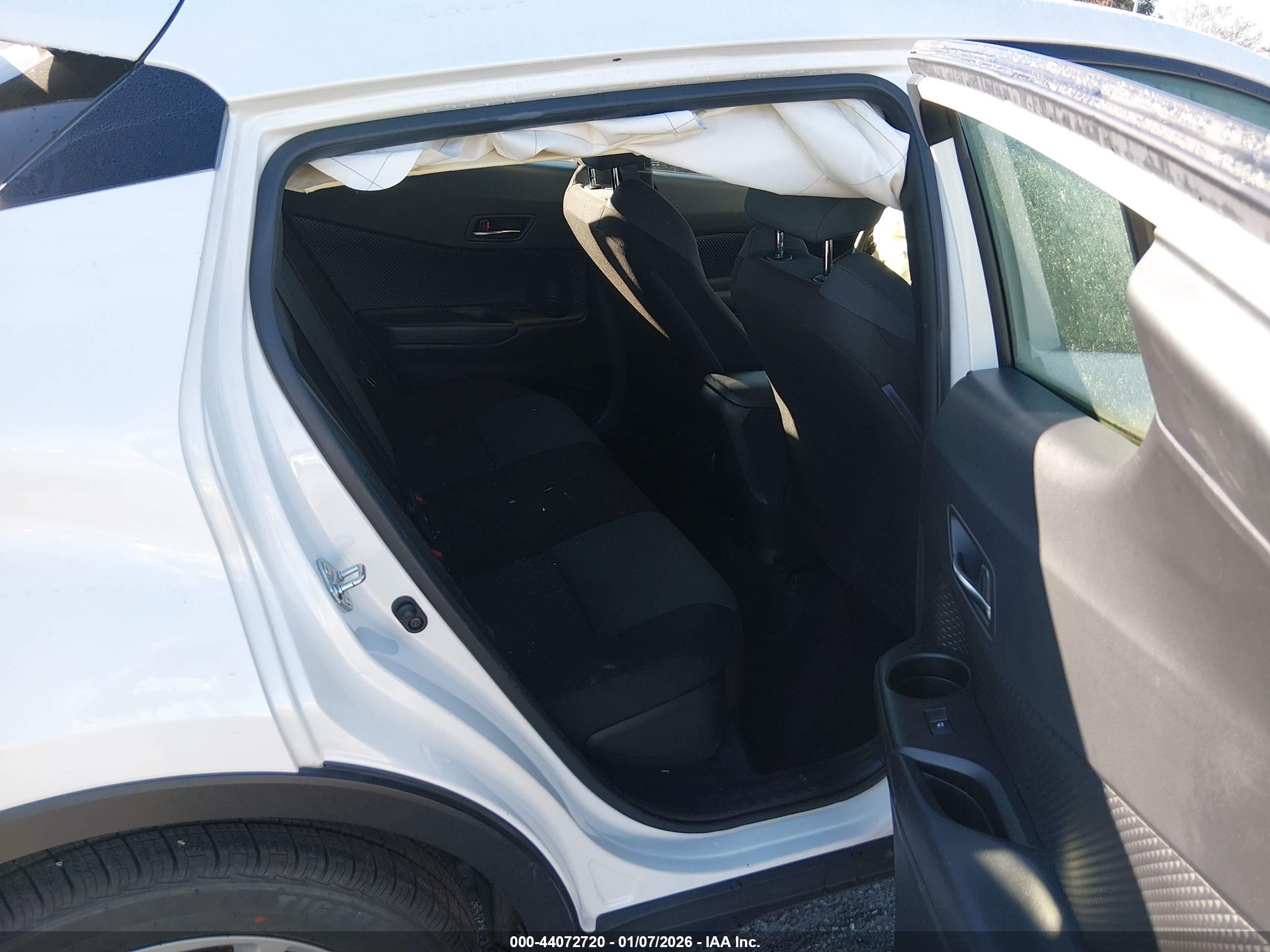 TOYOTA C-HR image 8