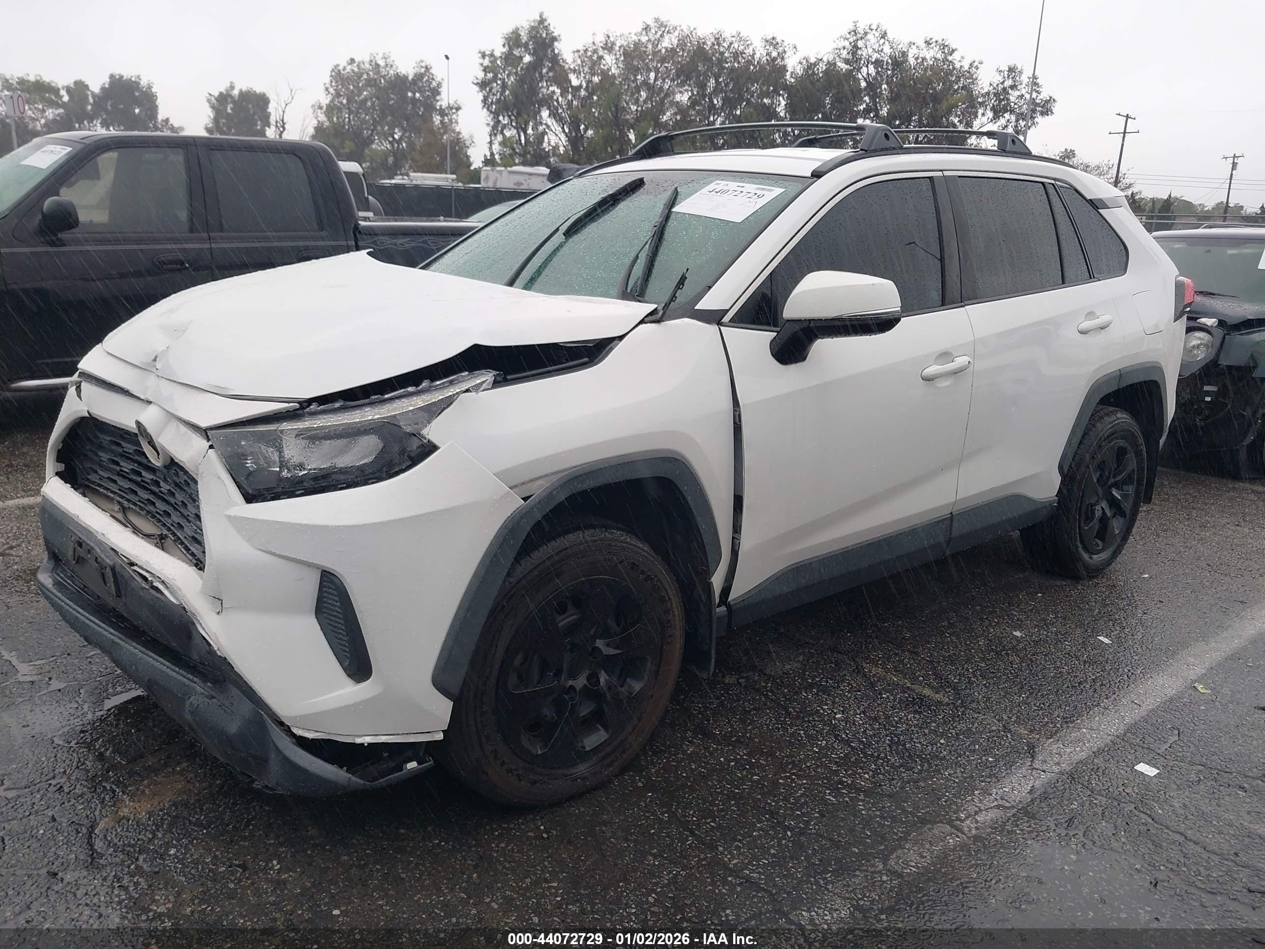TOYOTA RAV4 image 2