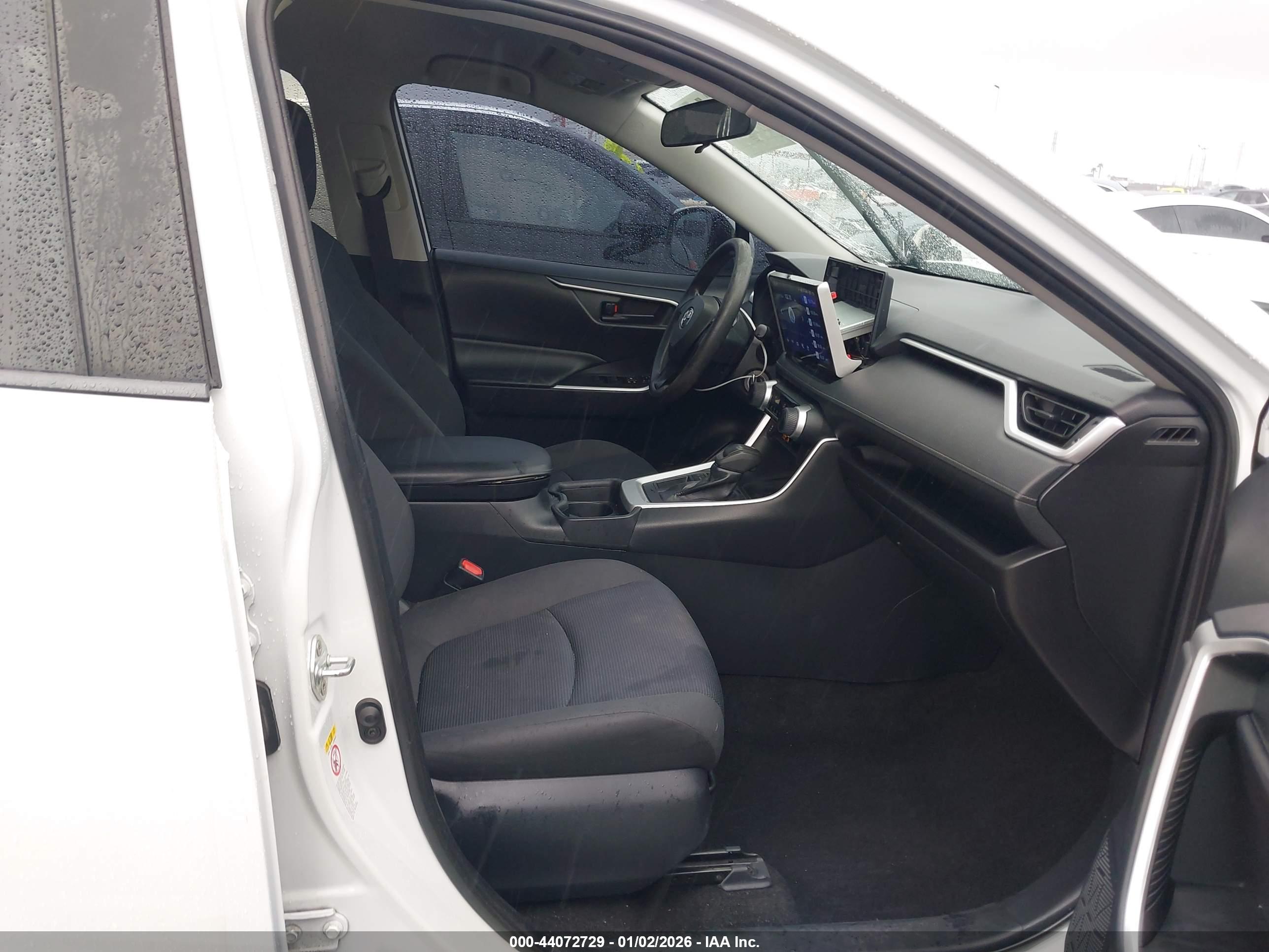 TOYOTA RAV4 image 5