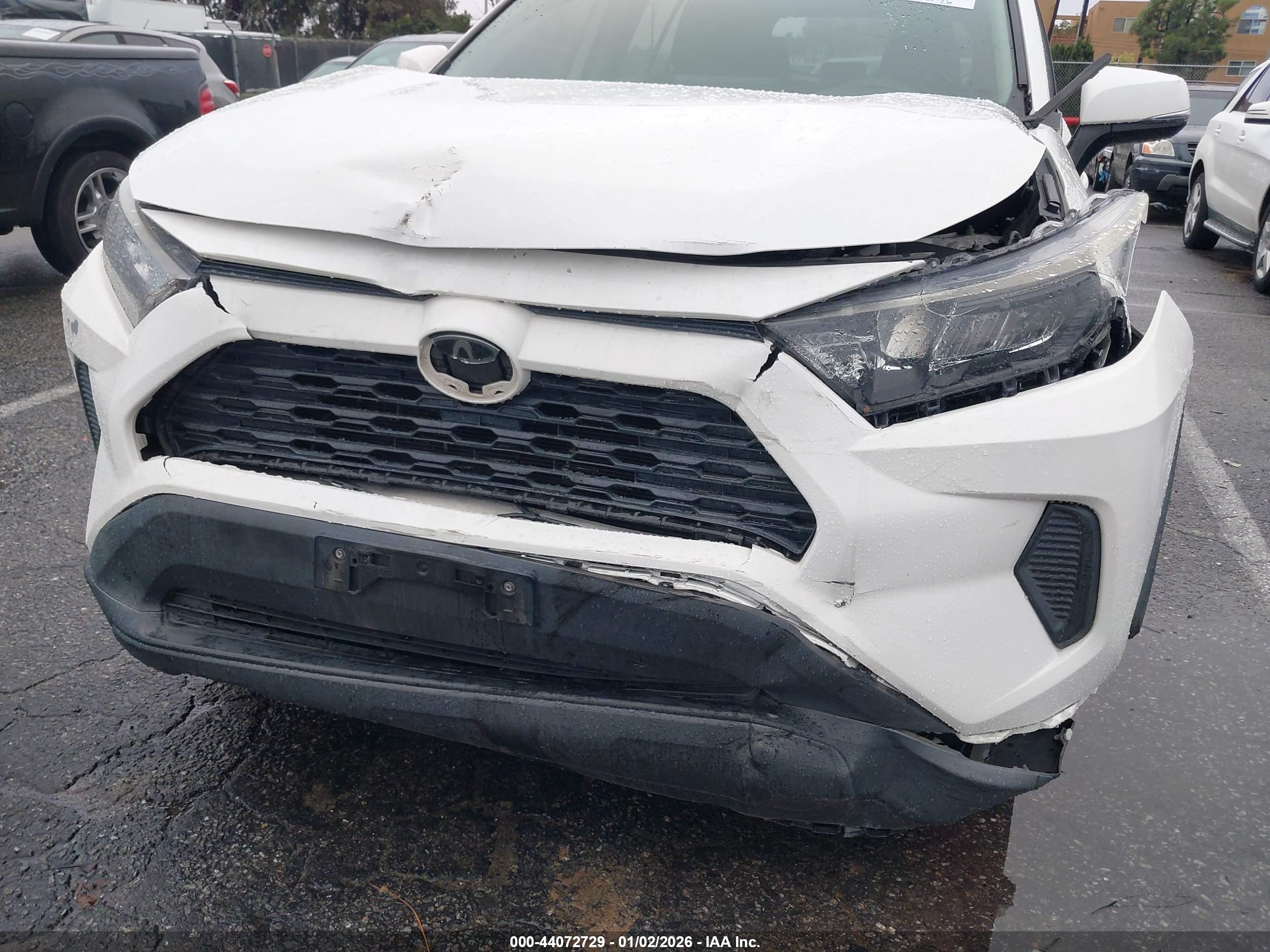 TOYOTA RAV4 image 6