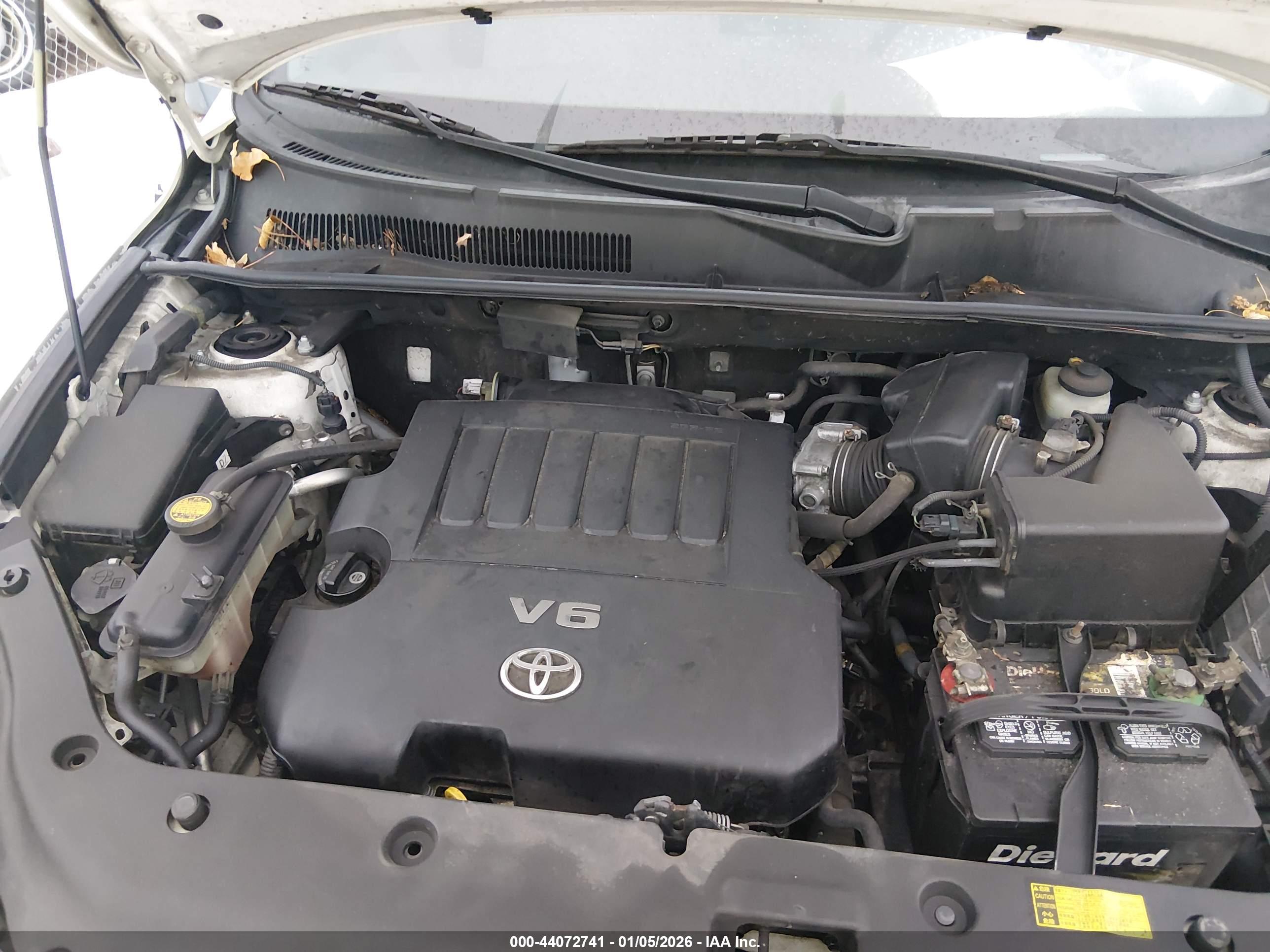 TOYOTA RAV4 image 10