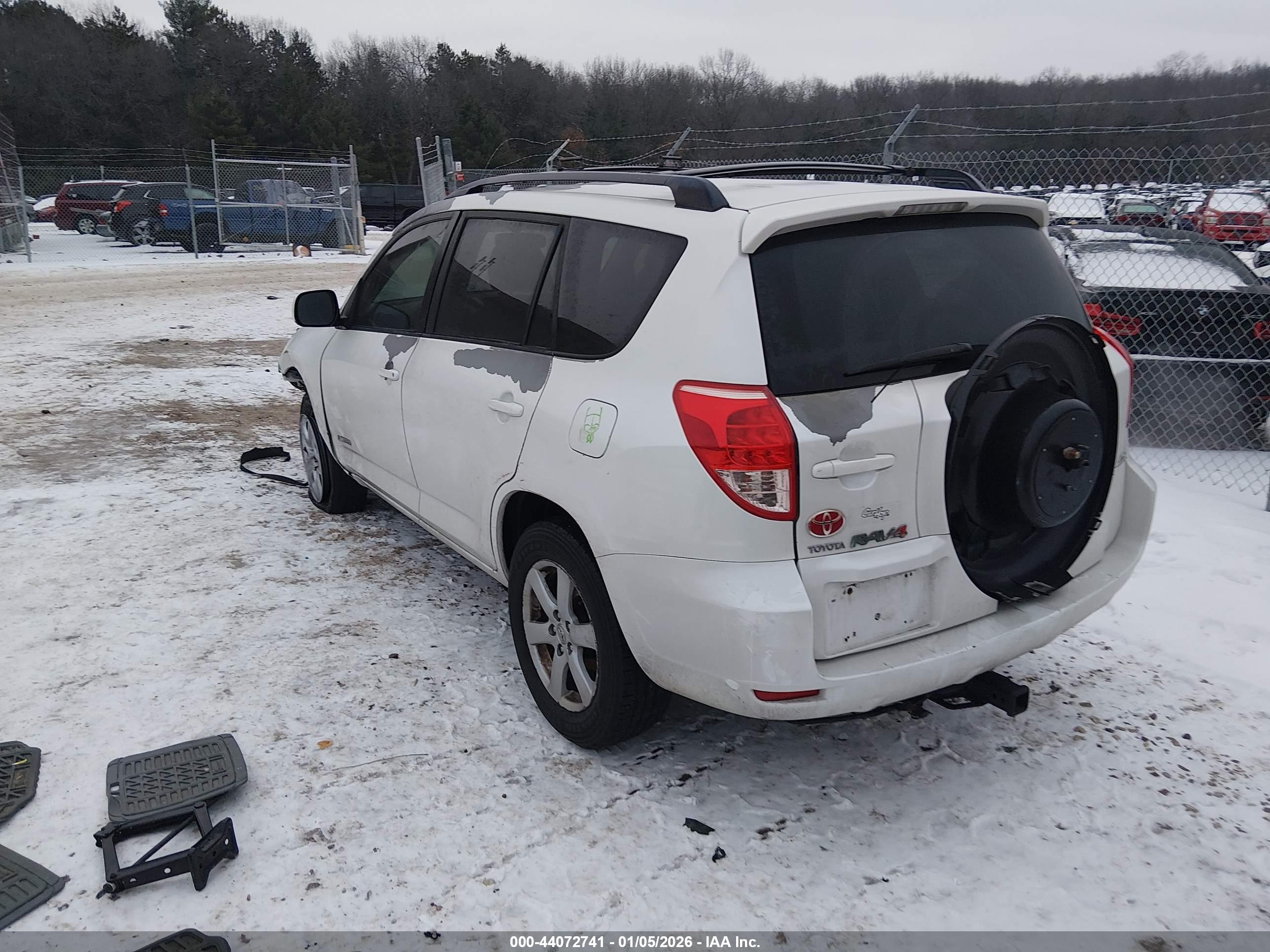 TOYOTA RAV4 image 3