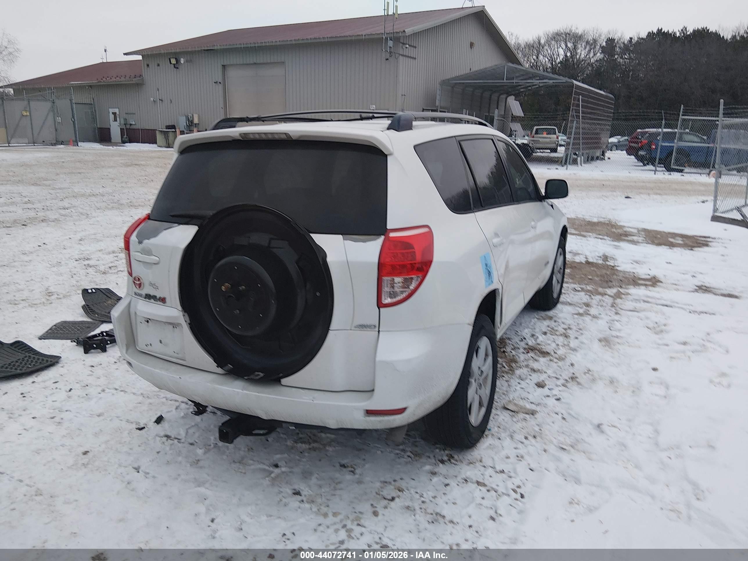 TOYOTA RAV4 image 4
