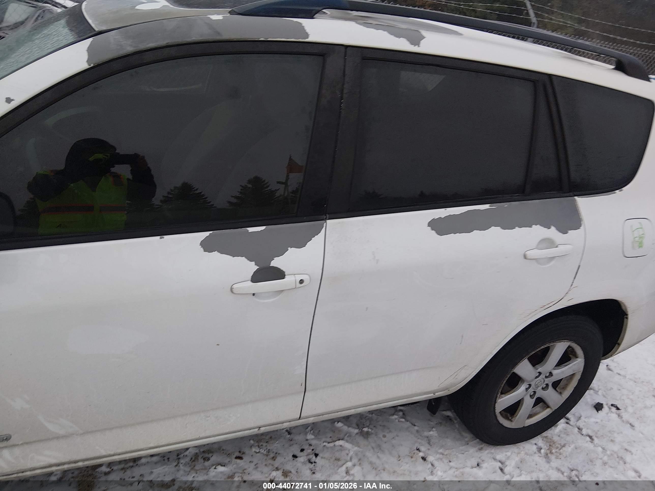 TOYOTA RAV4 image 6