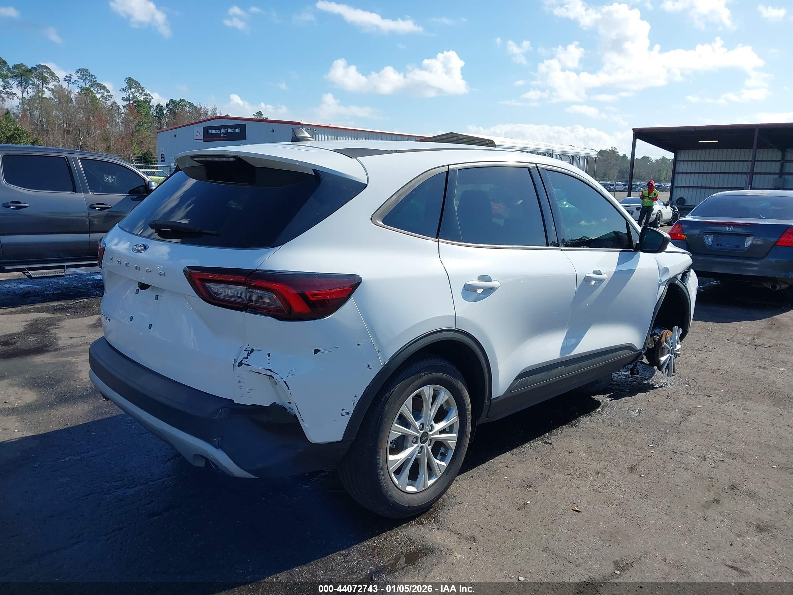 FORD ESCAPE image 4