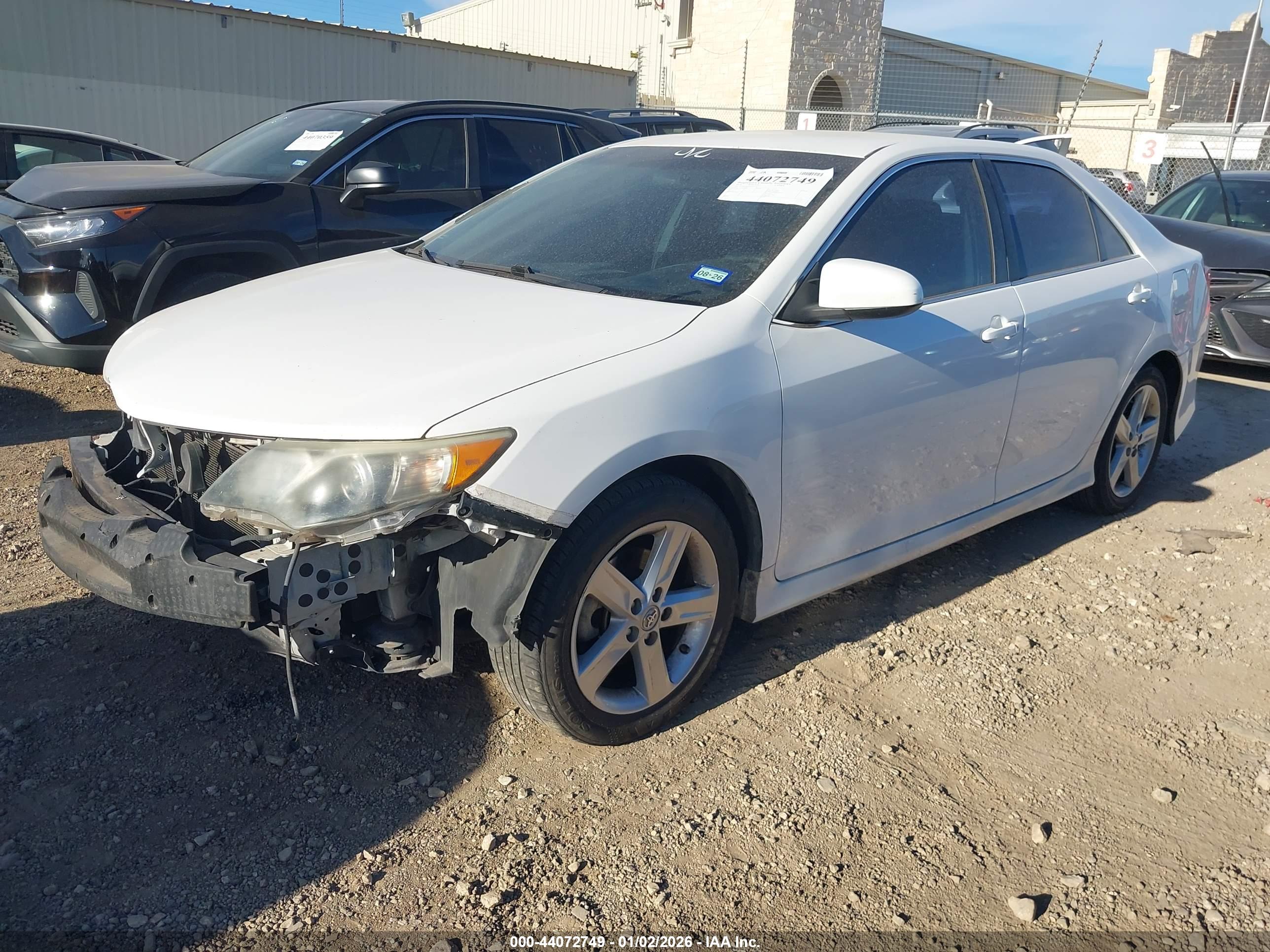 TOYOTA CAMRY image 2