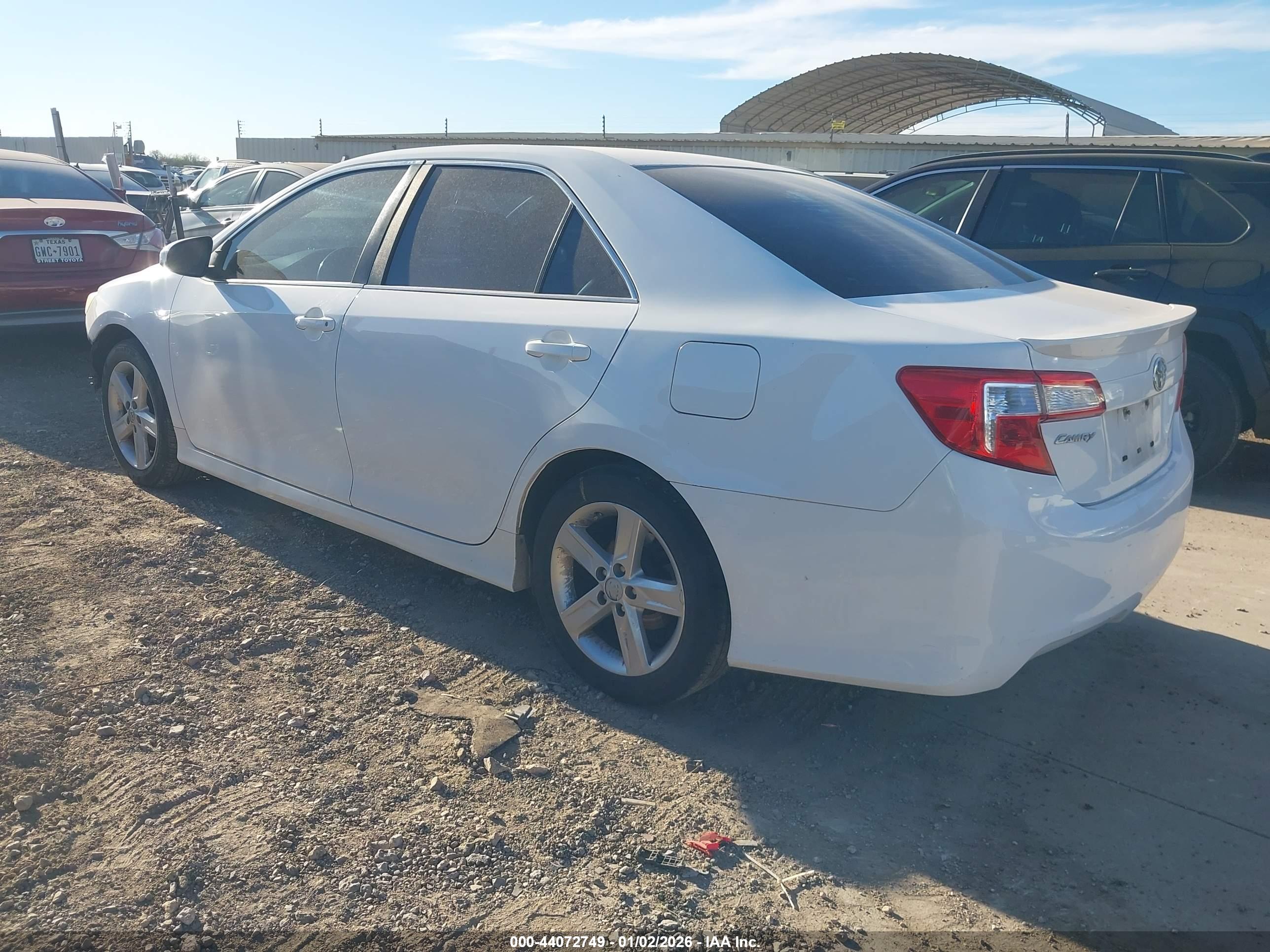 TOYOTA CAMRY image 3