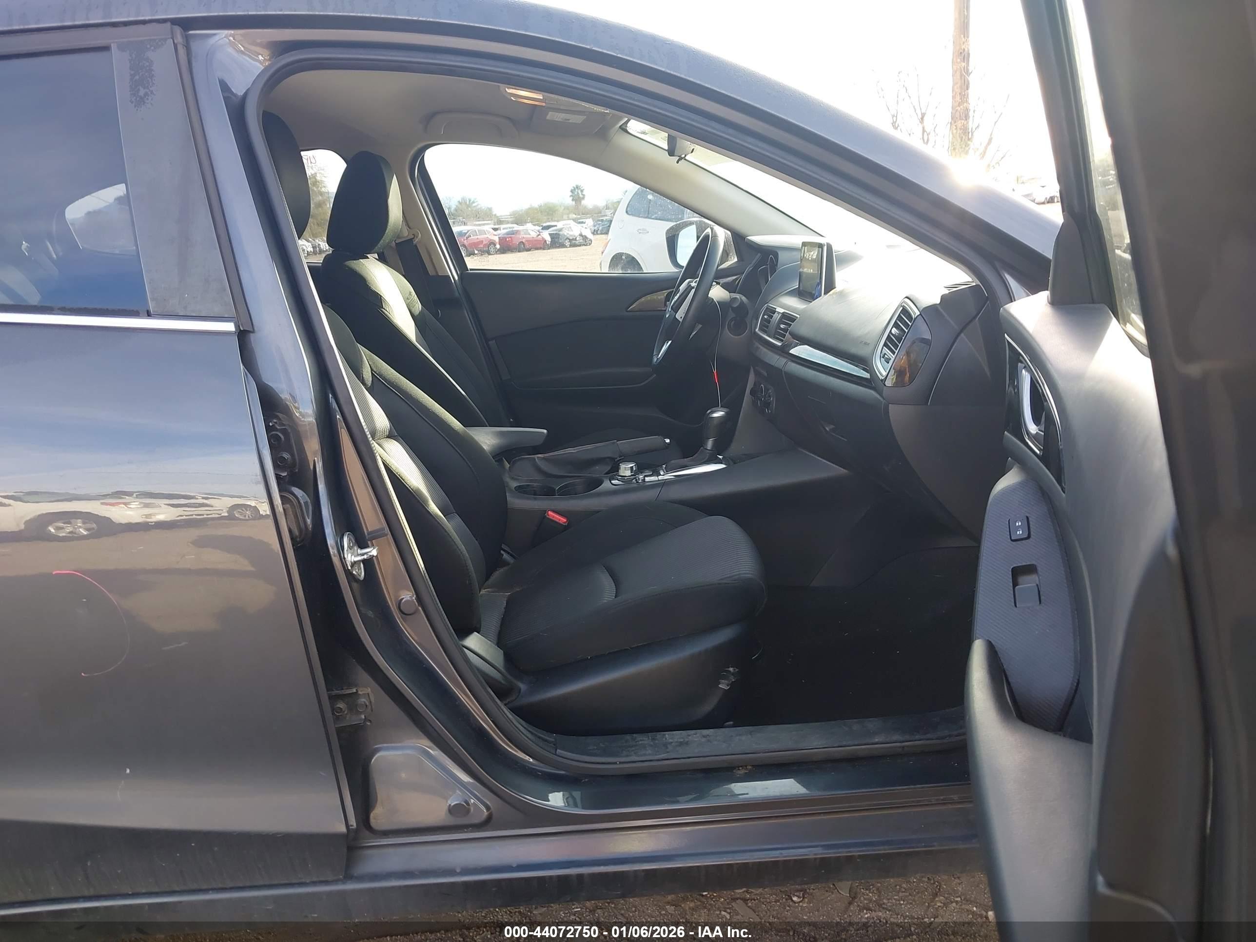MAZDA MAZDA3 image 5