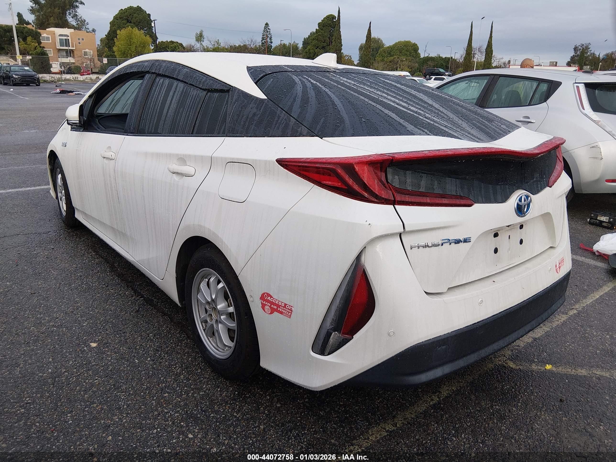 TOYOTA PRIUS image 3