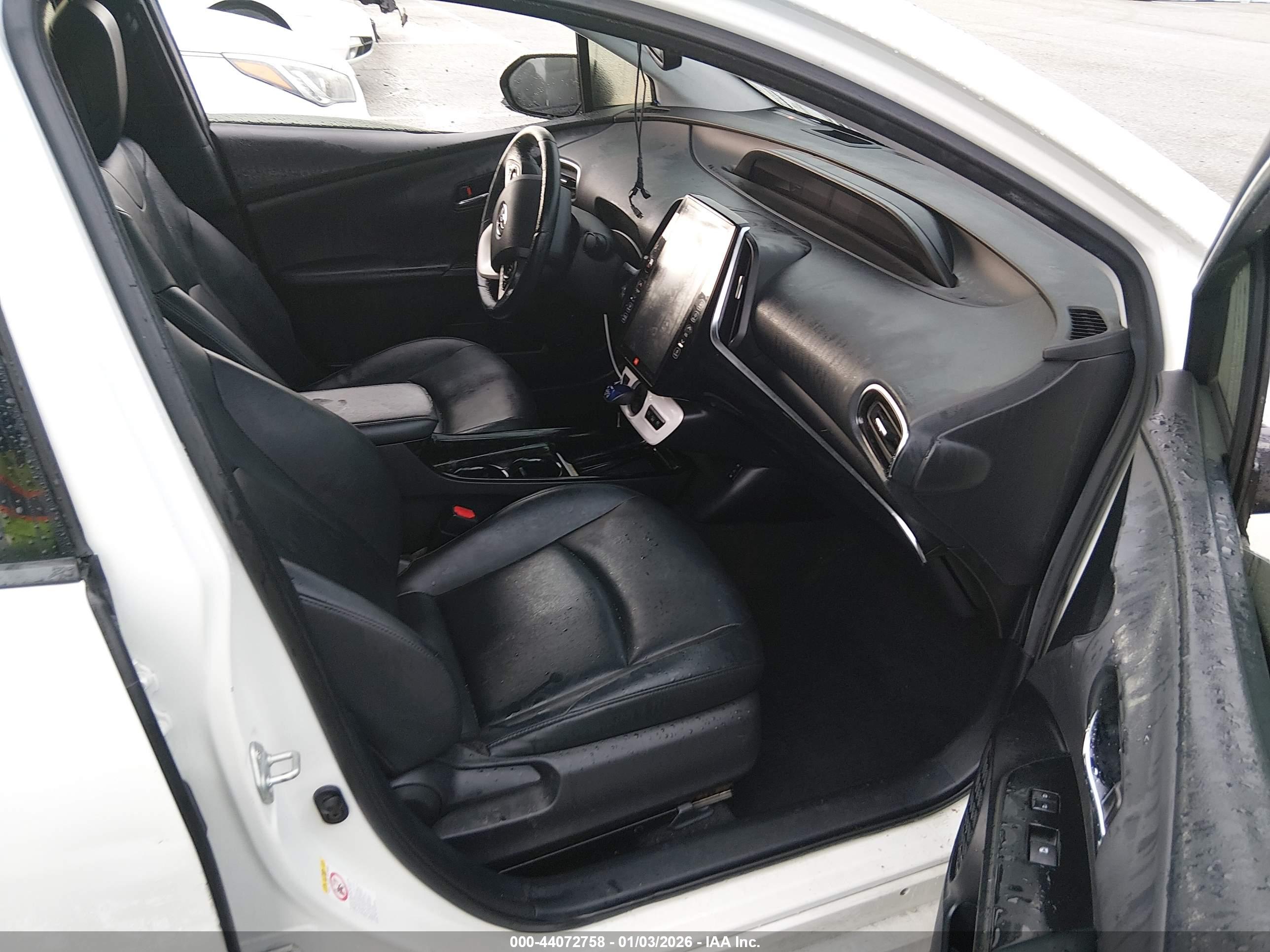 TOYOTA PRIUS image 5