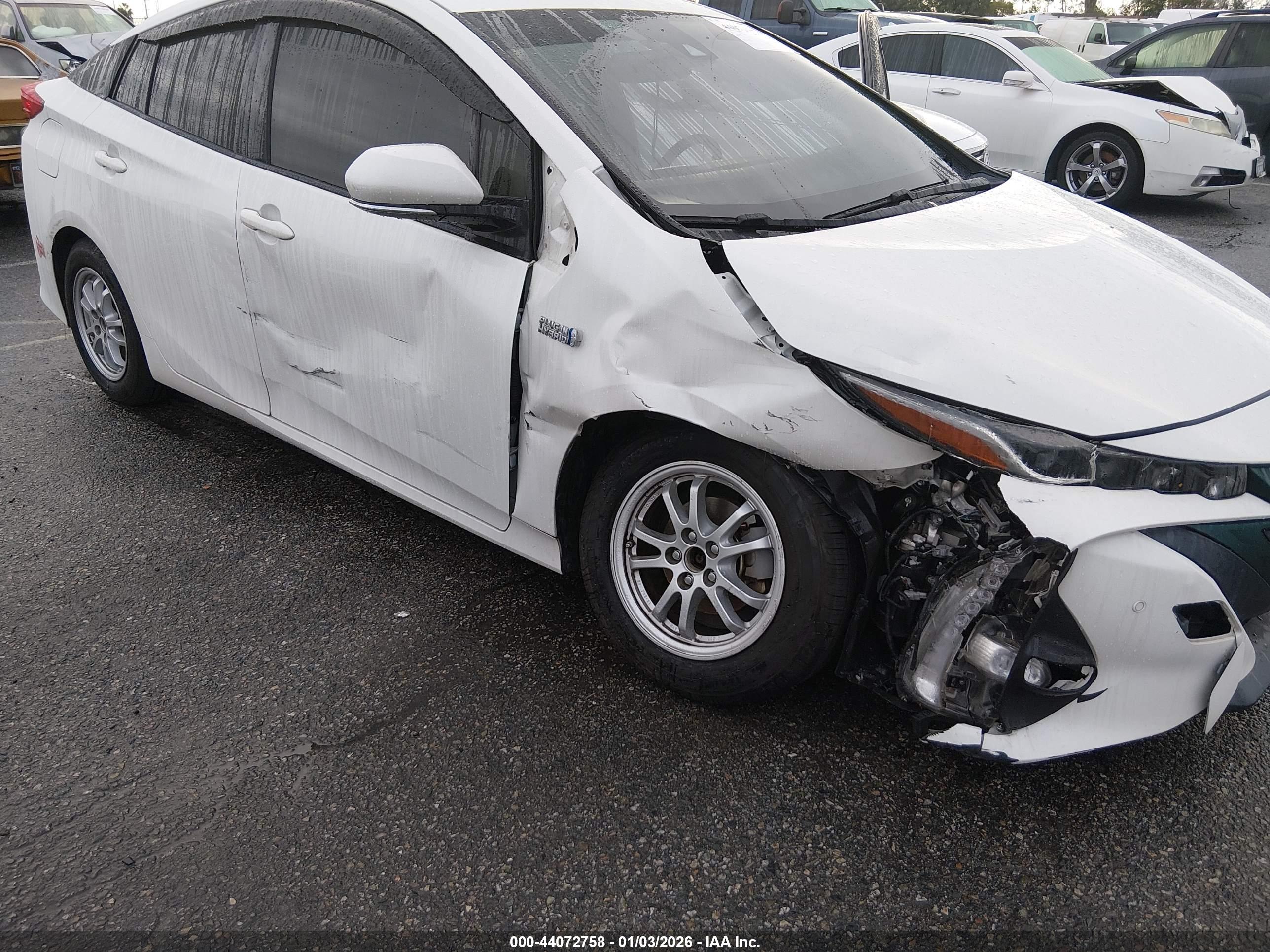 TOYOTA PRIUS image 6