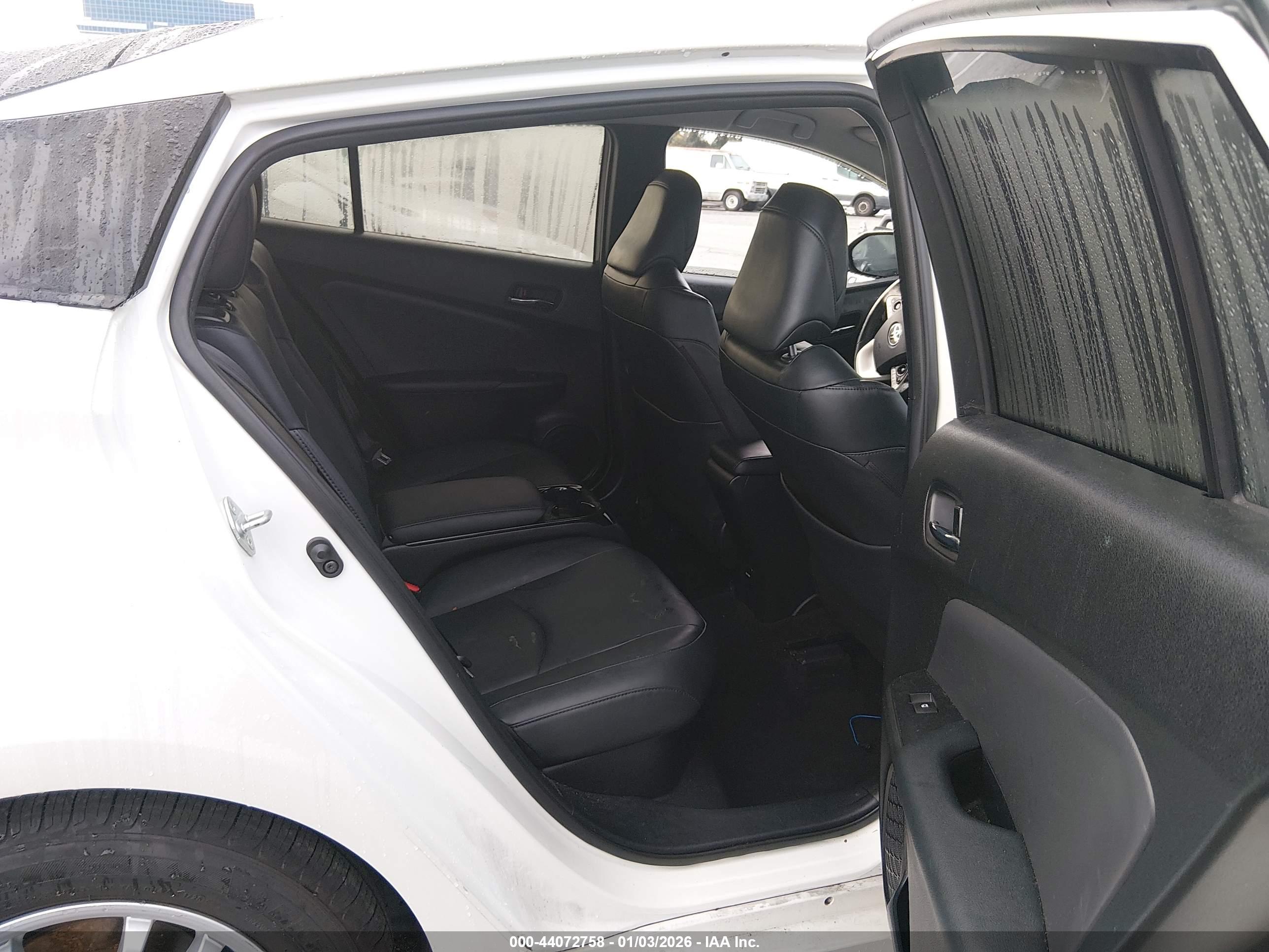 TOYOTA PRIUS image 8