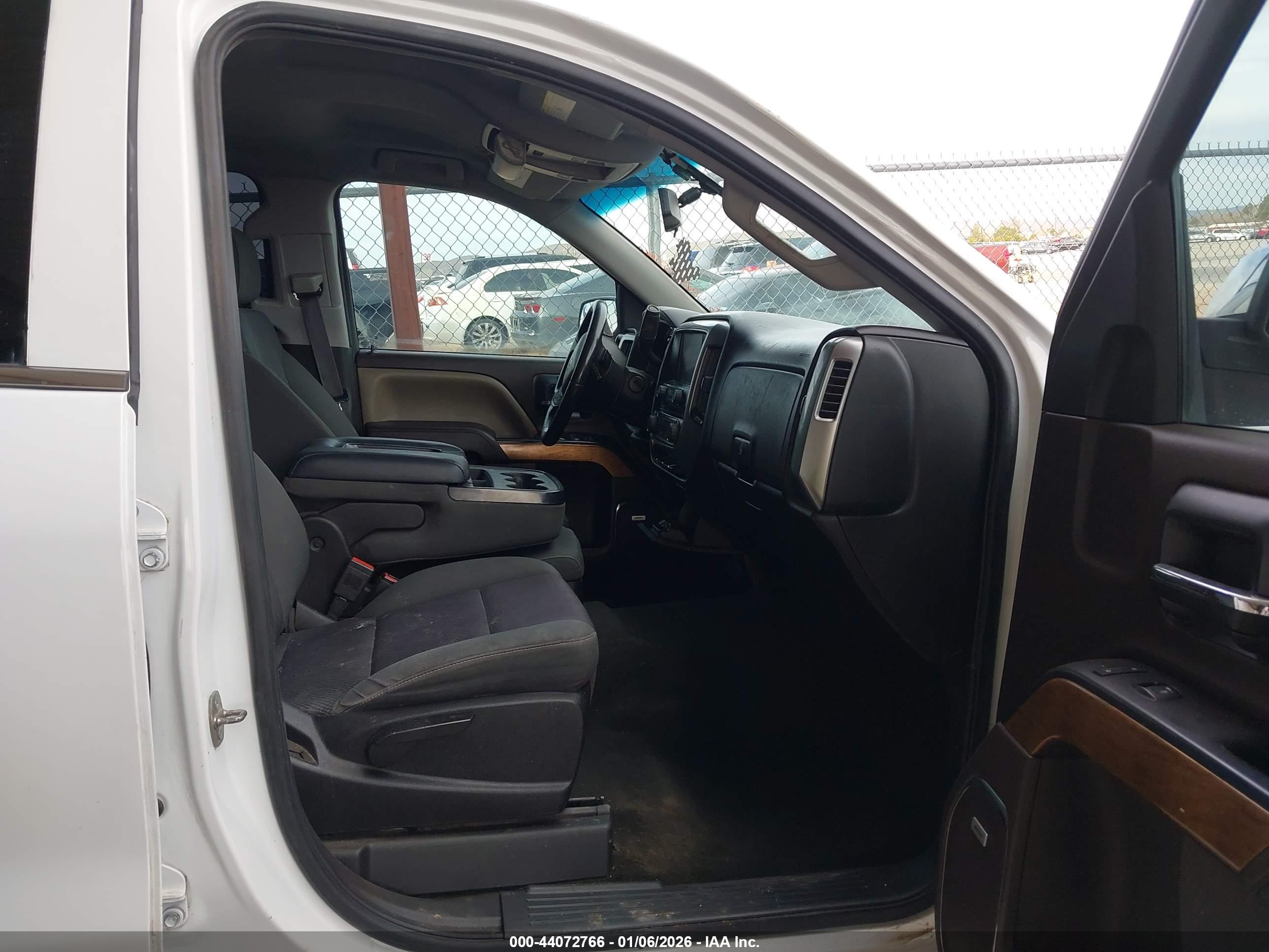 CHEVROLET SILVERADO image 5