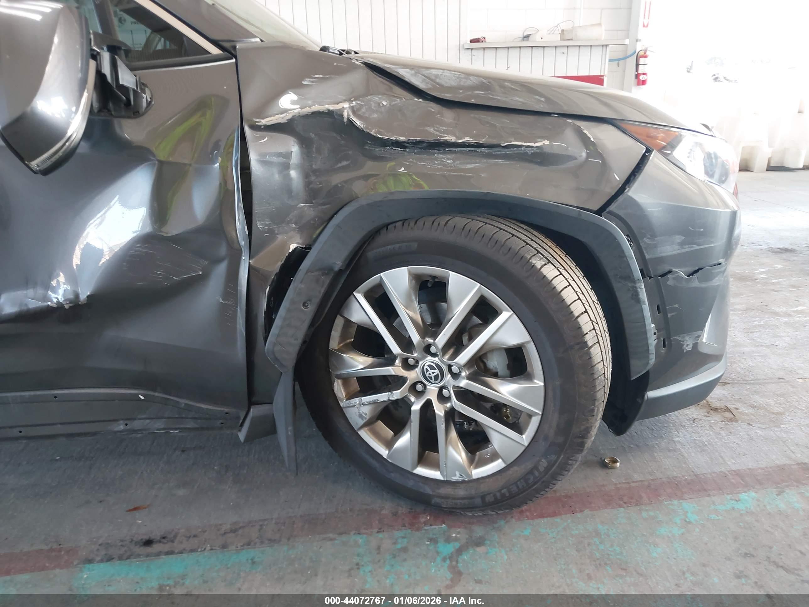 TOYOTA RAV4 image 6
