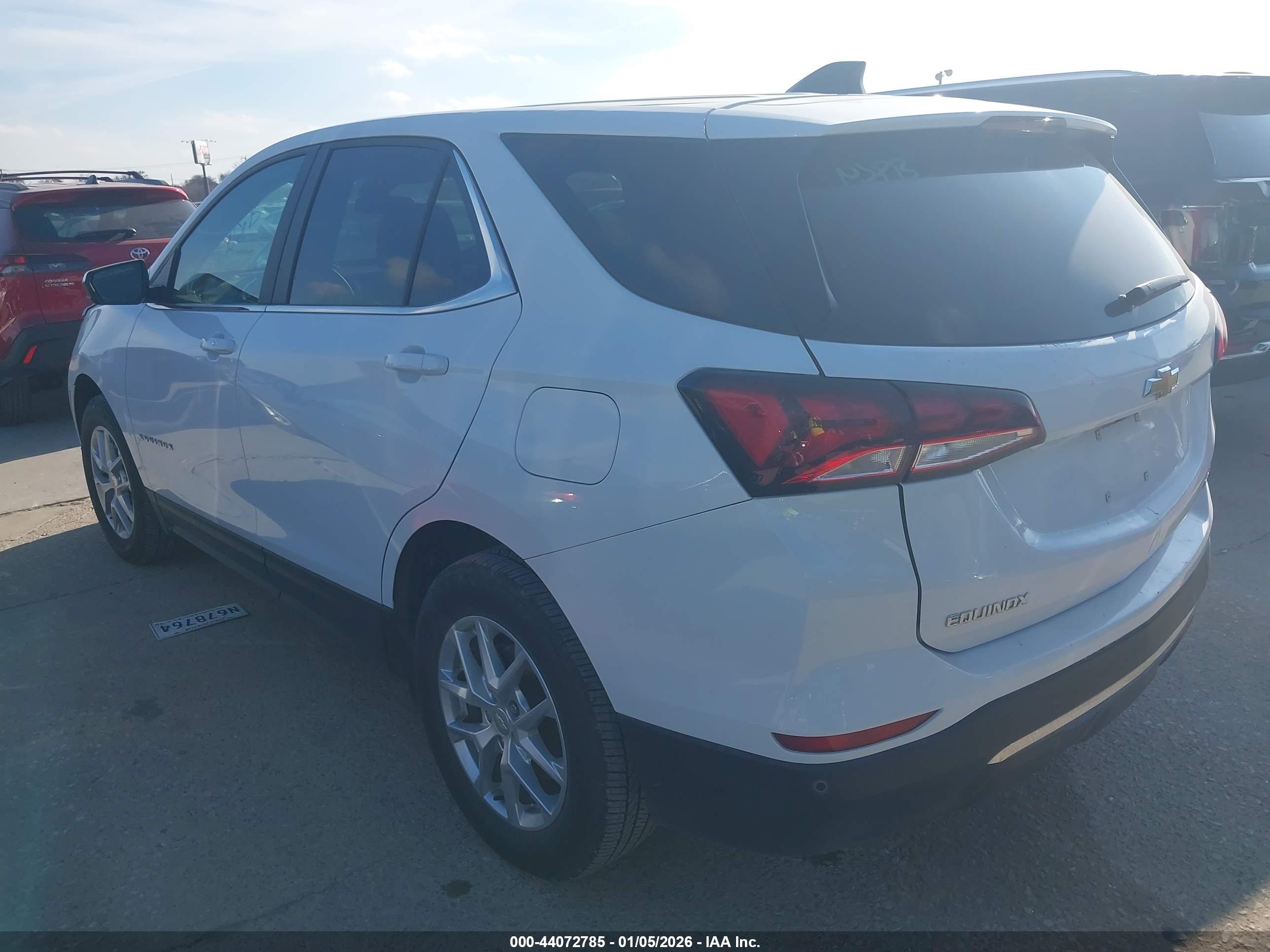 CHEVROLET EQUINOX image 3