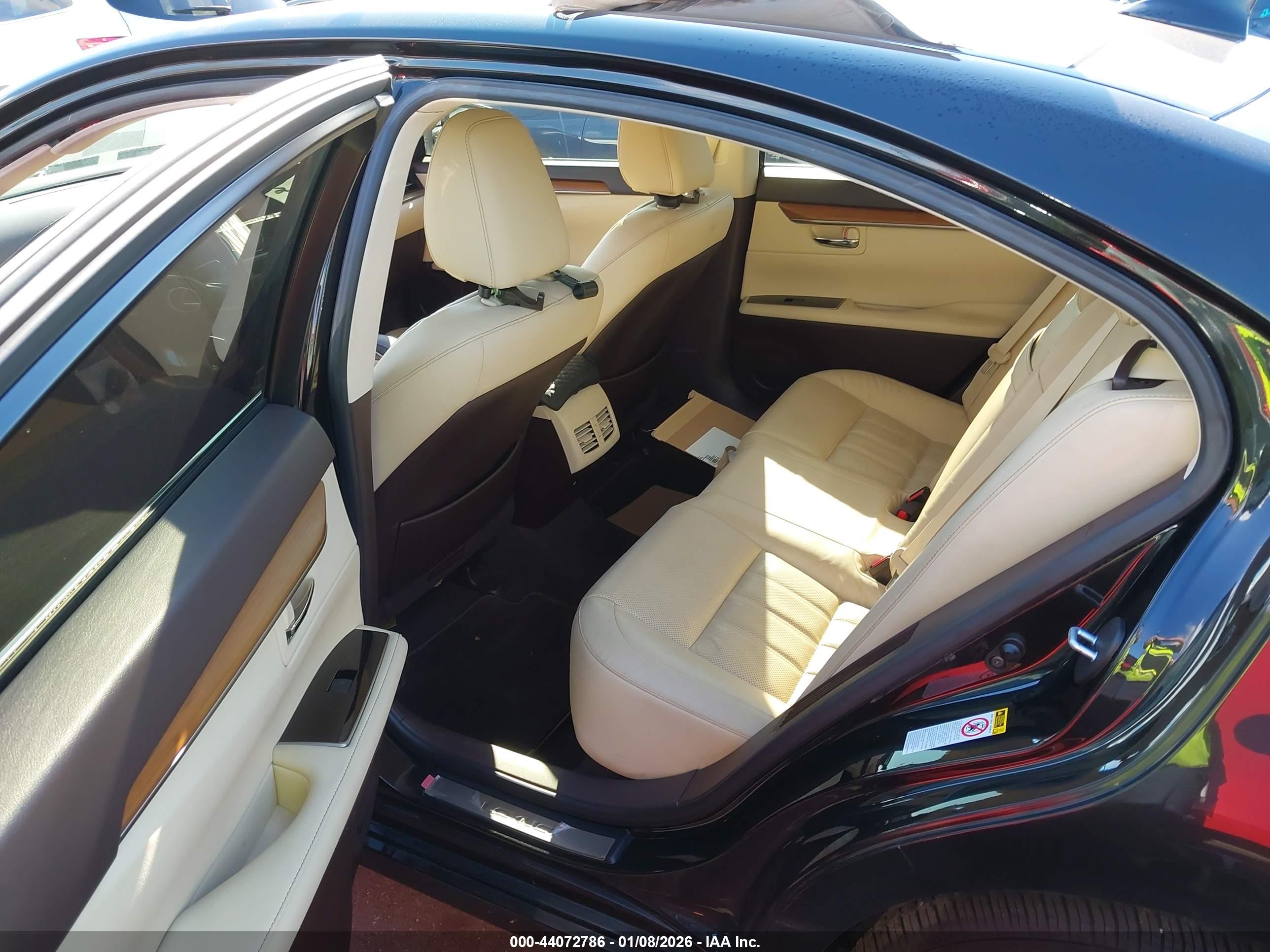 LEXUS ES image 8