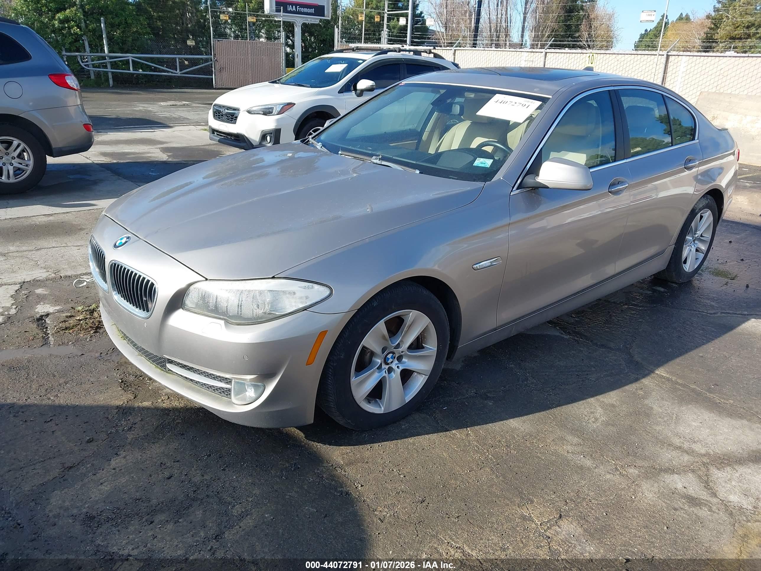BMW 528I image 2