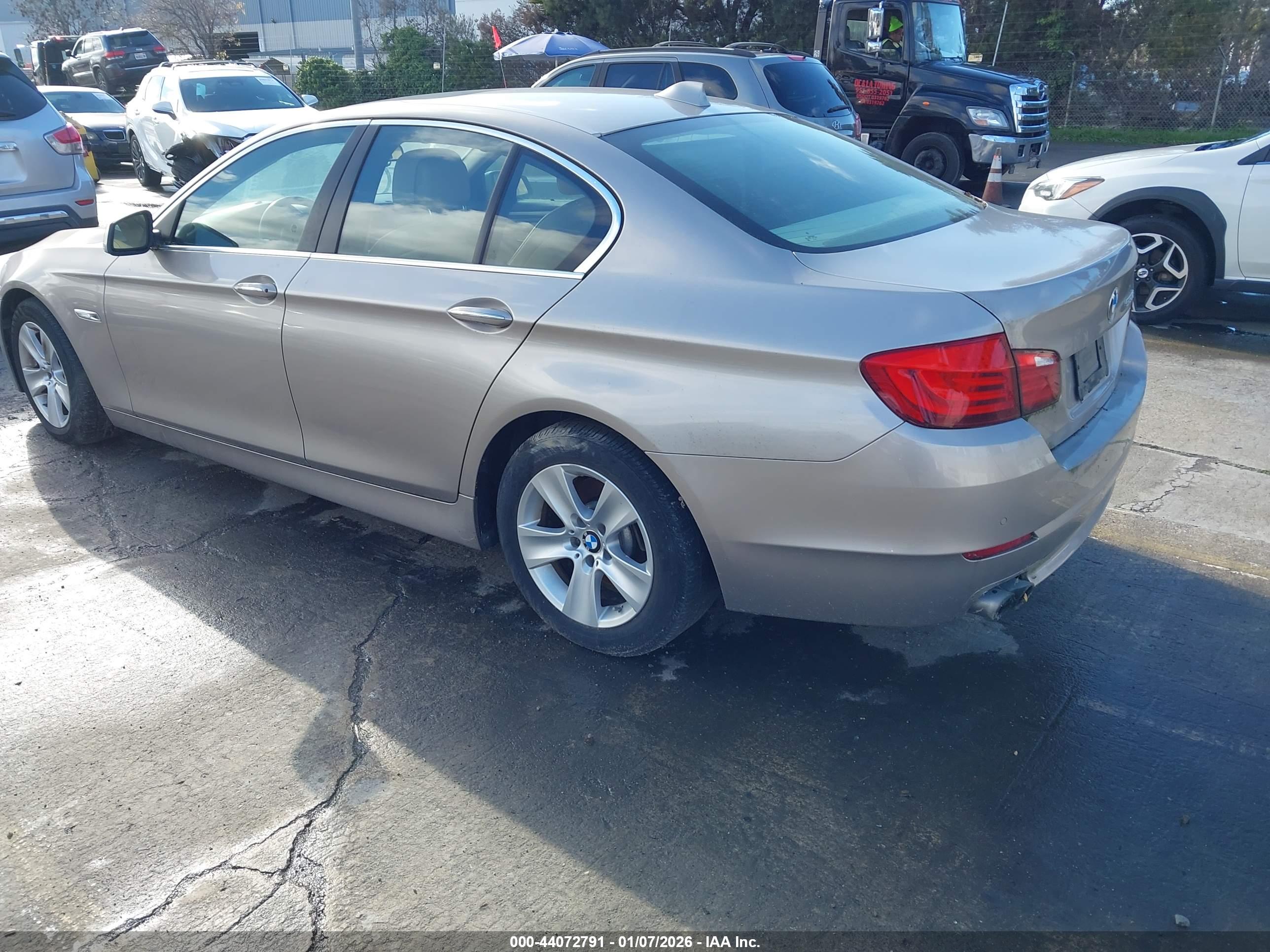 BMW 528I image 3