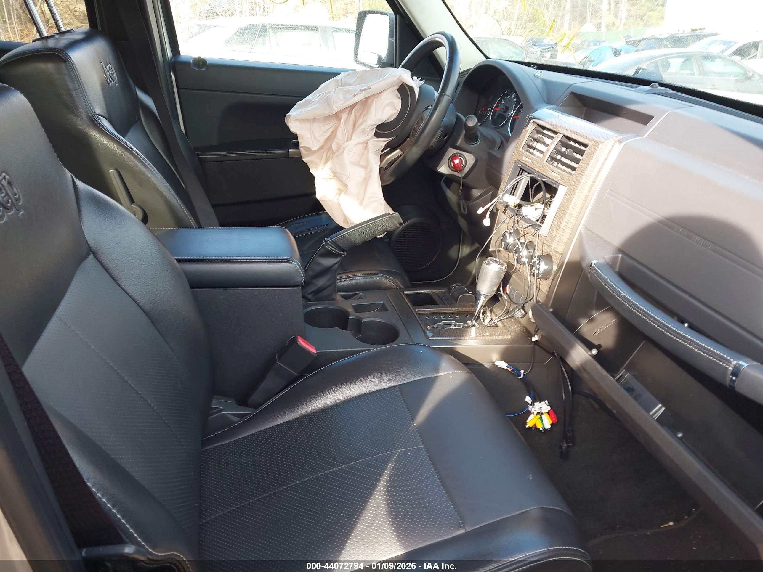 JEEP LIBERTY image 5