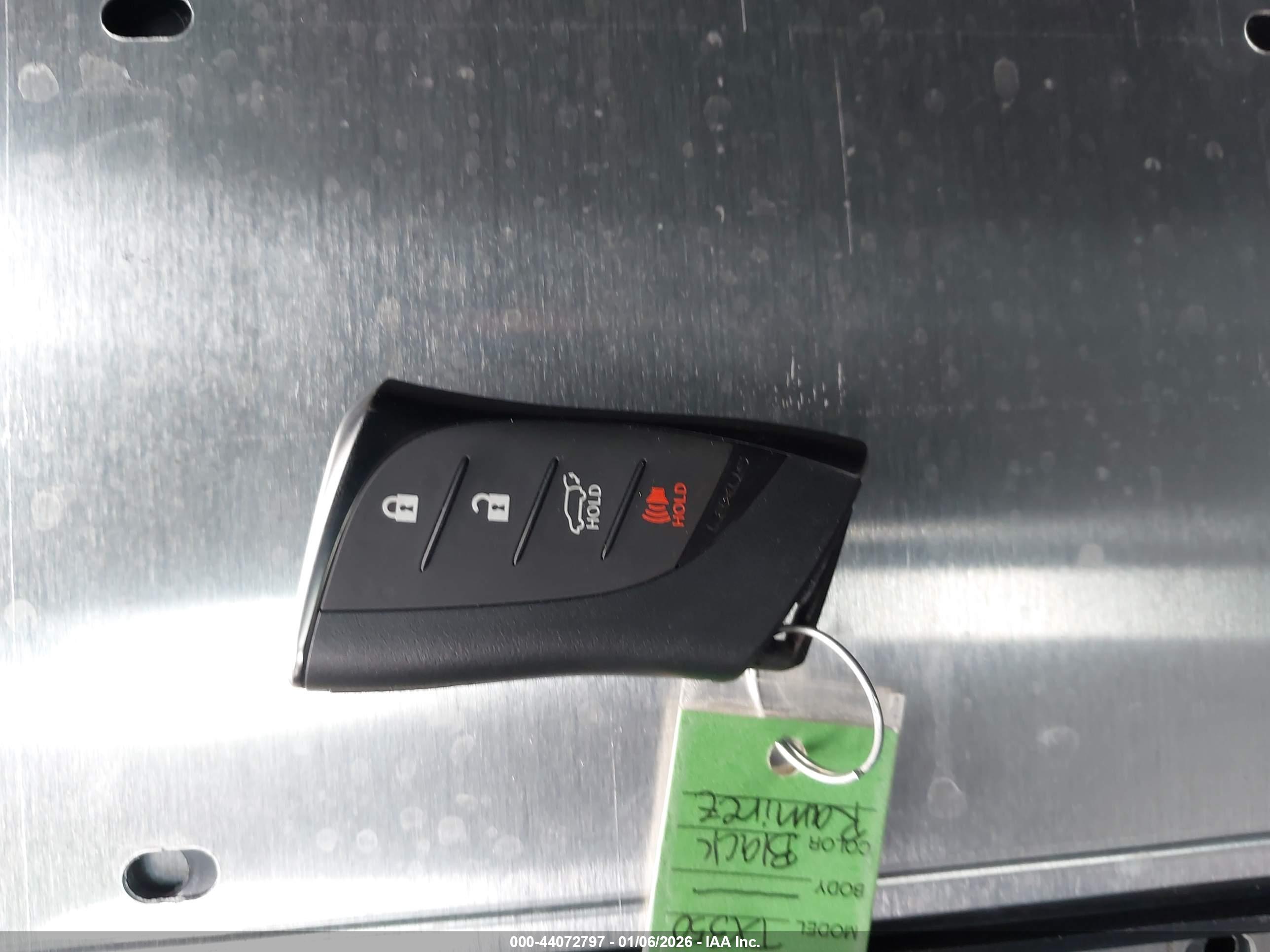 LEXUS TX image 11