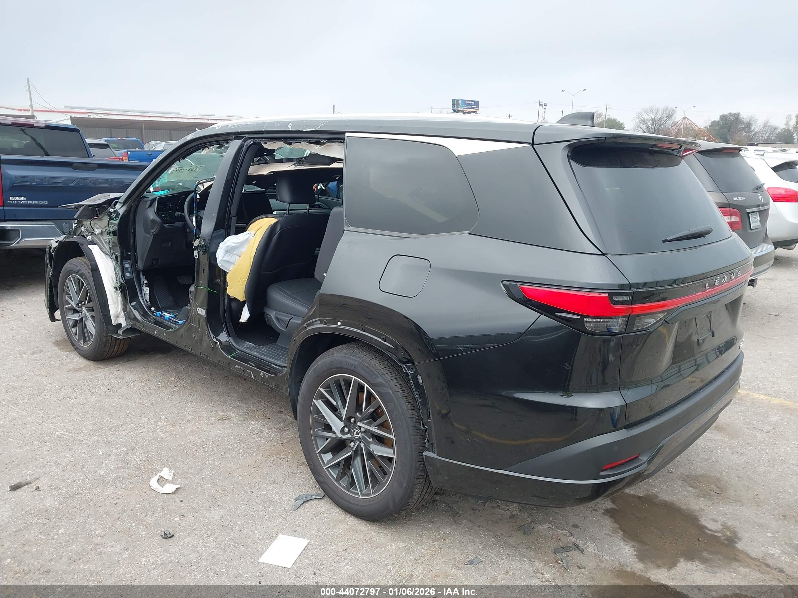 LEXUS TX image 3