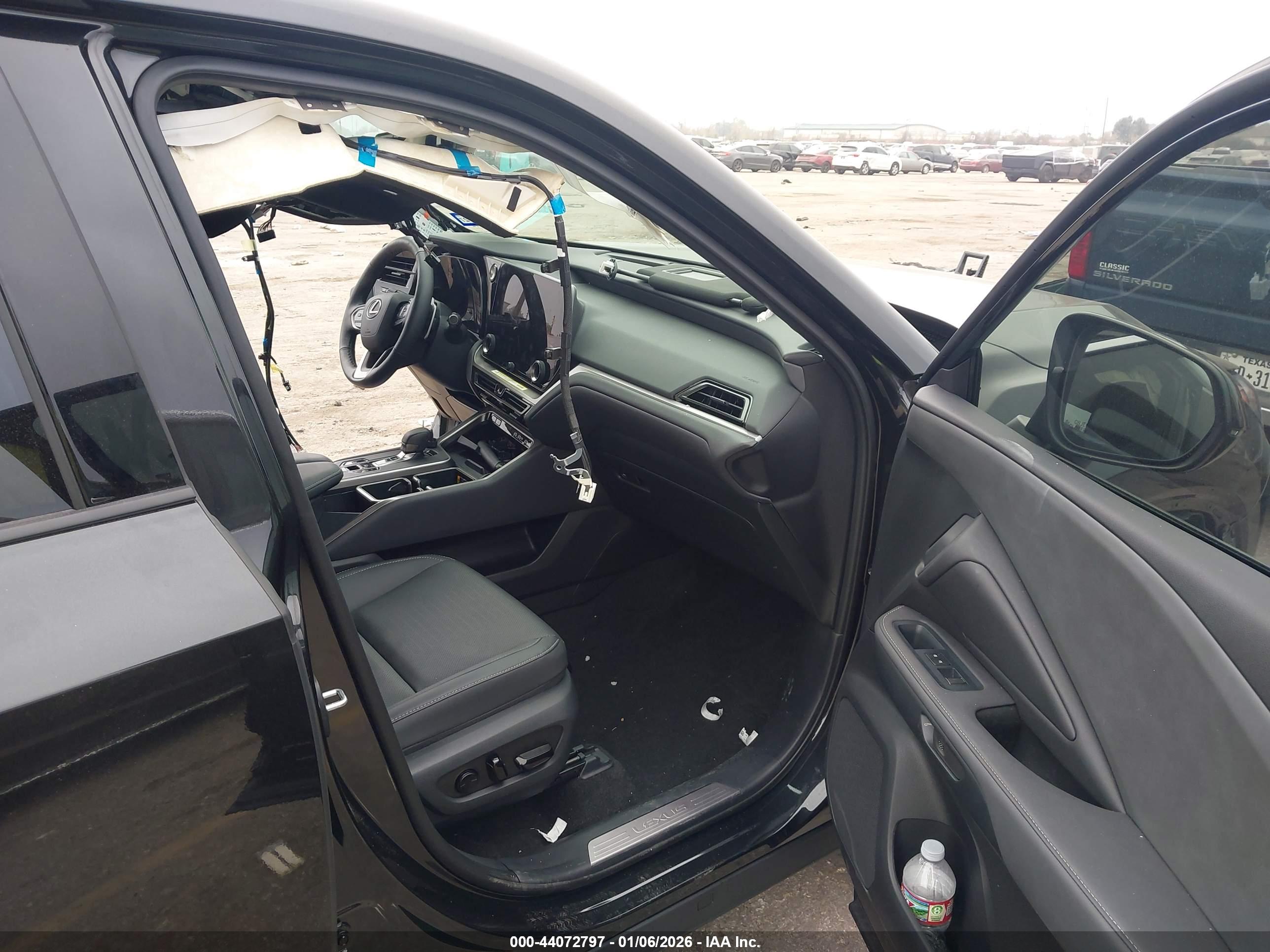 LEXUS TX image 5