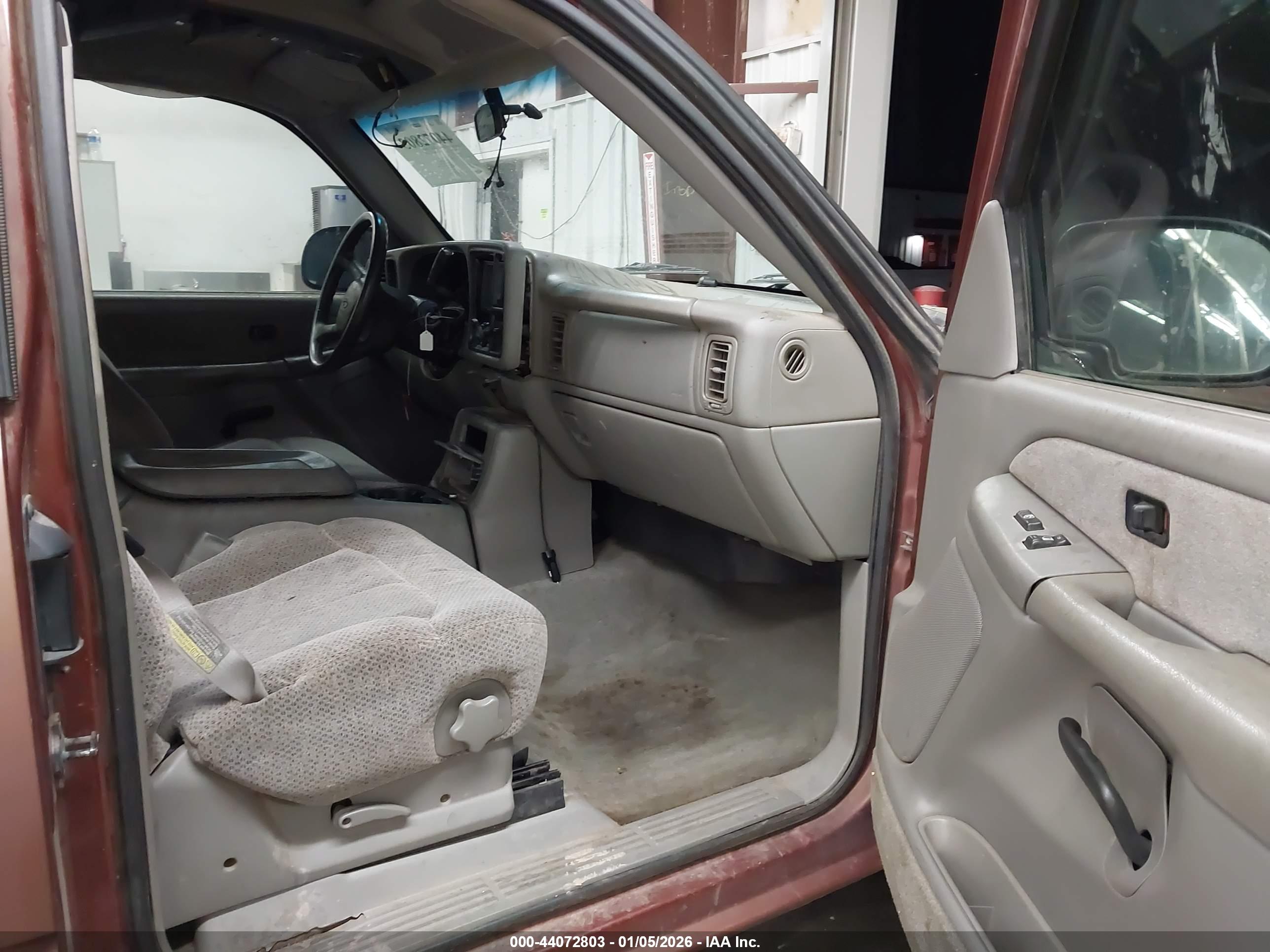 CHEVROLET SILVERADO image 5
