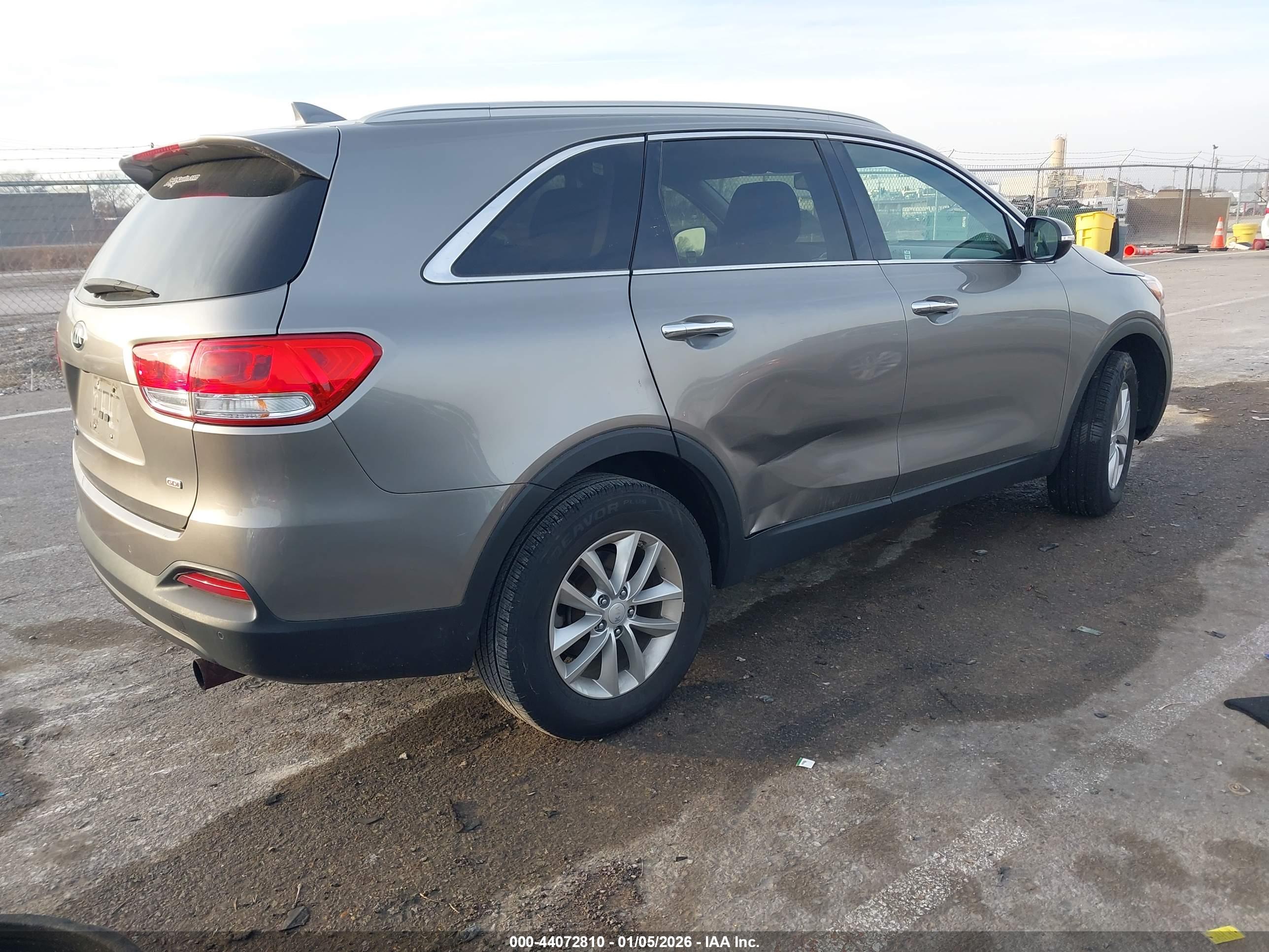 KIA SORENTO image 4