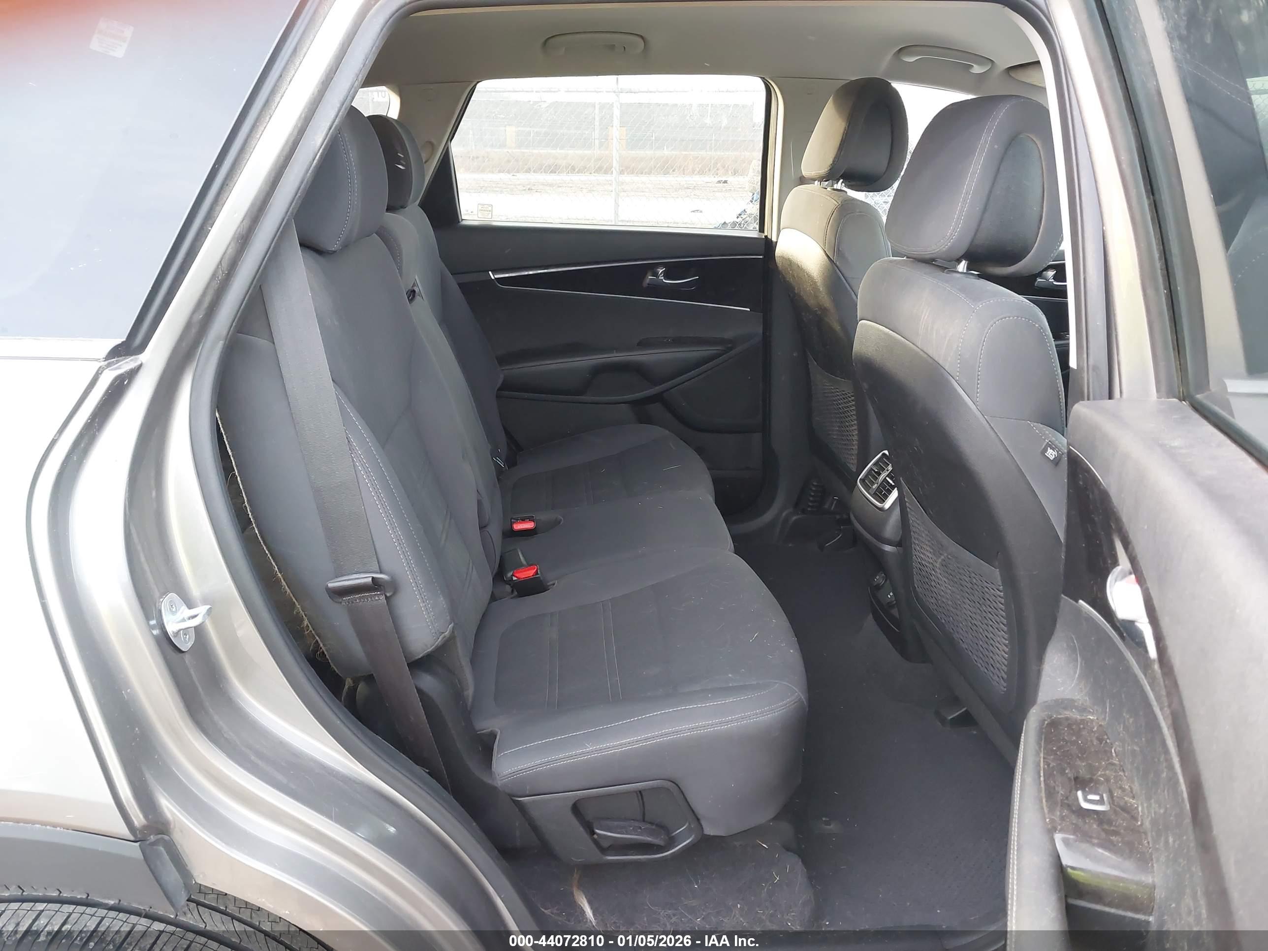KIA SORENTO image 8