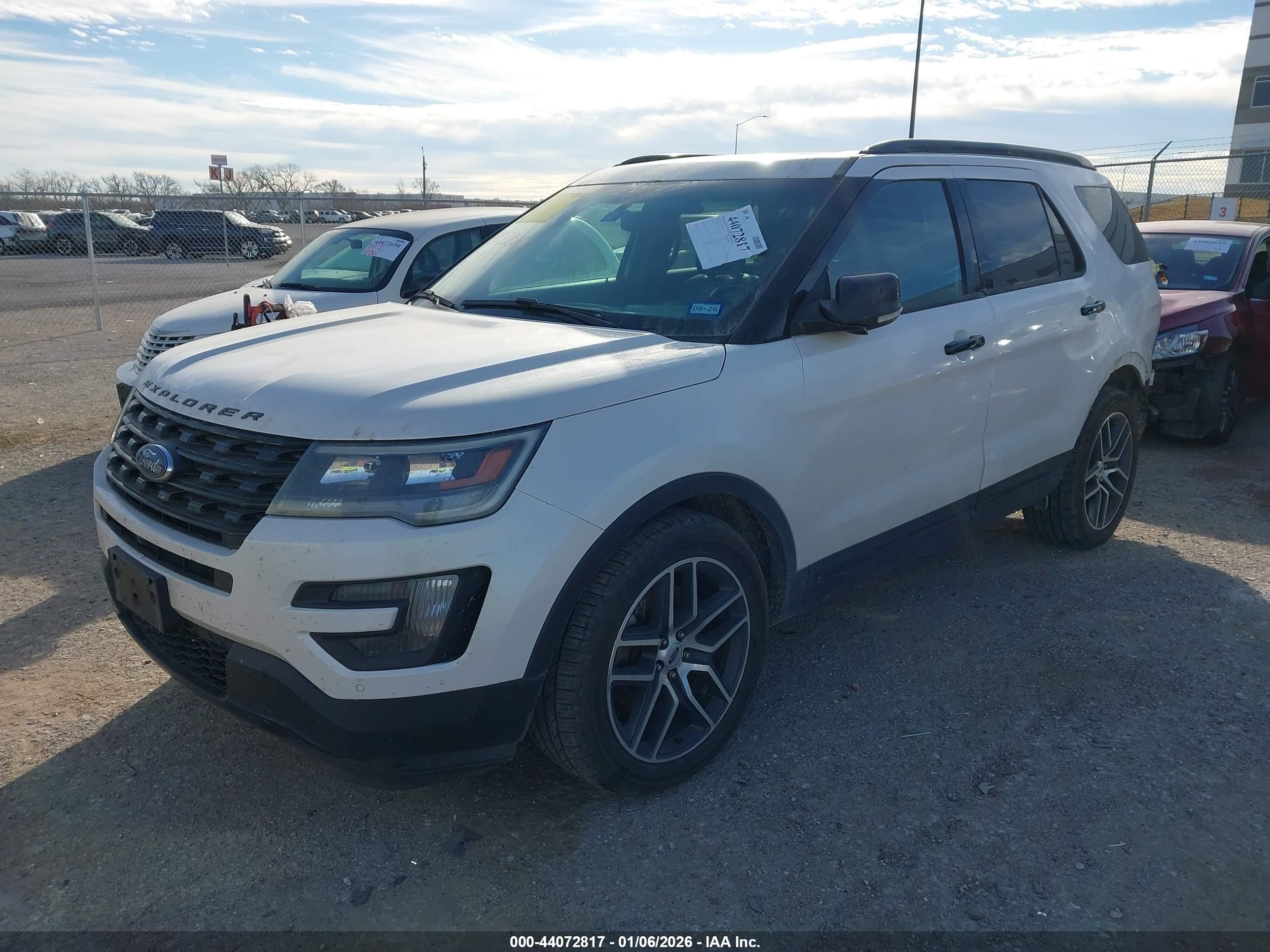 FORD EXPLORER image 2