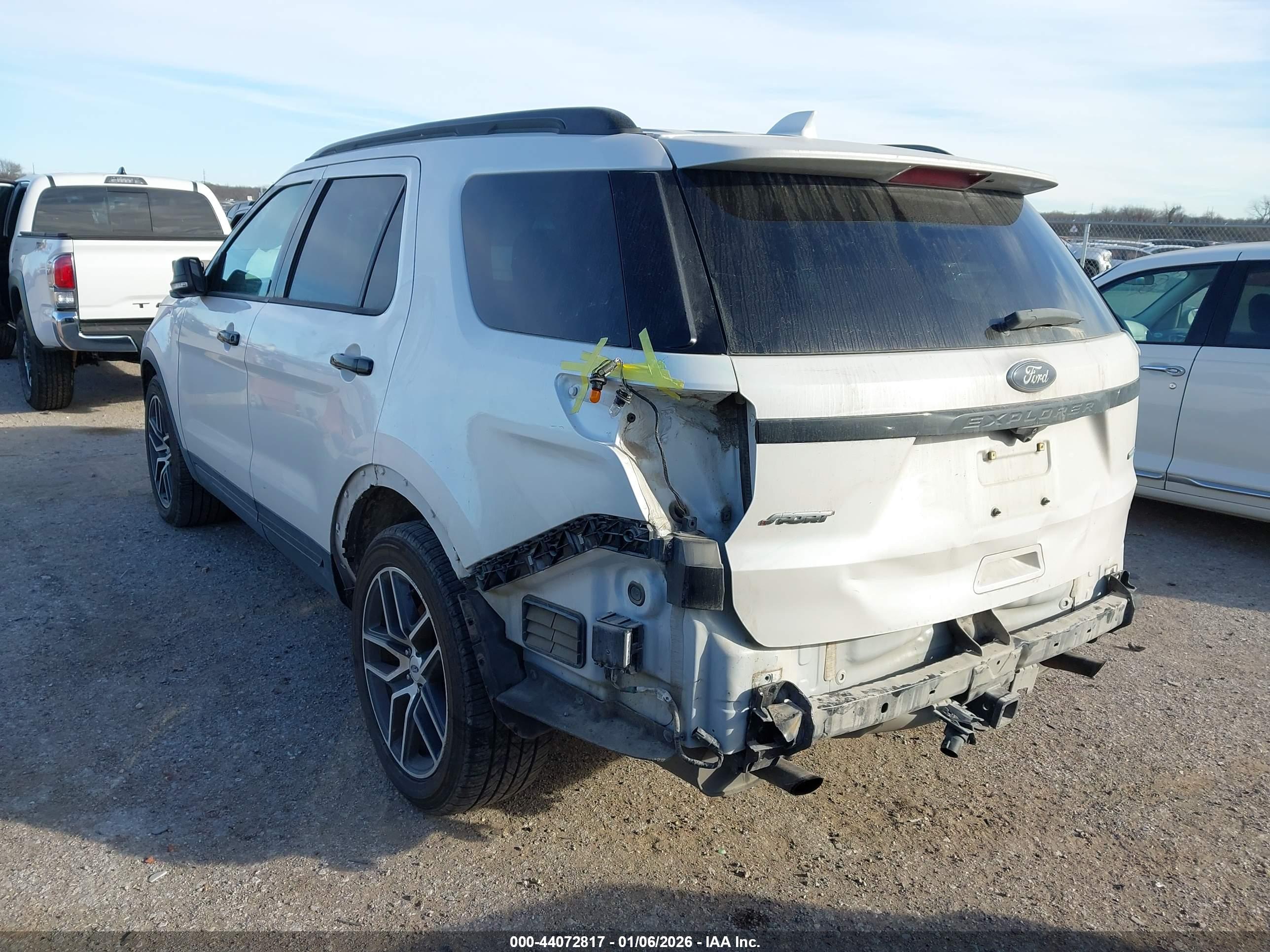 FORD EXPLORER image 3