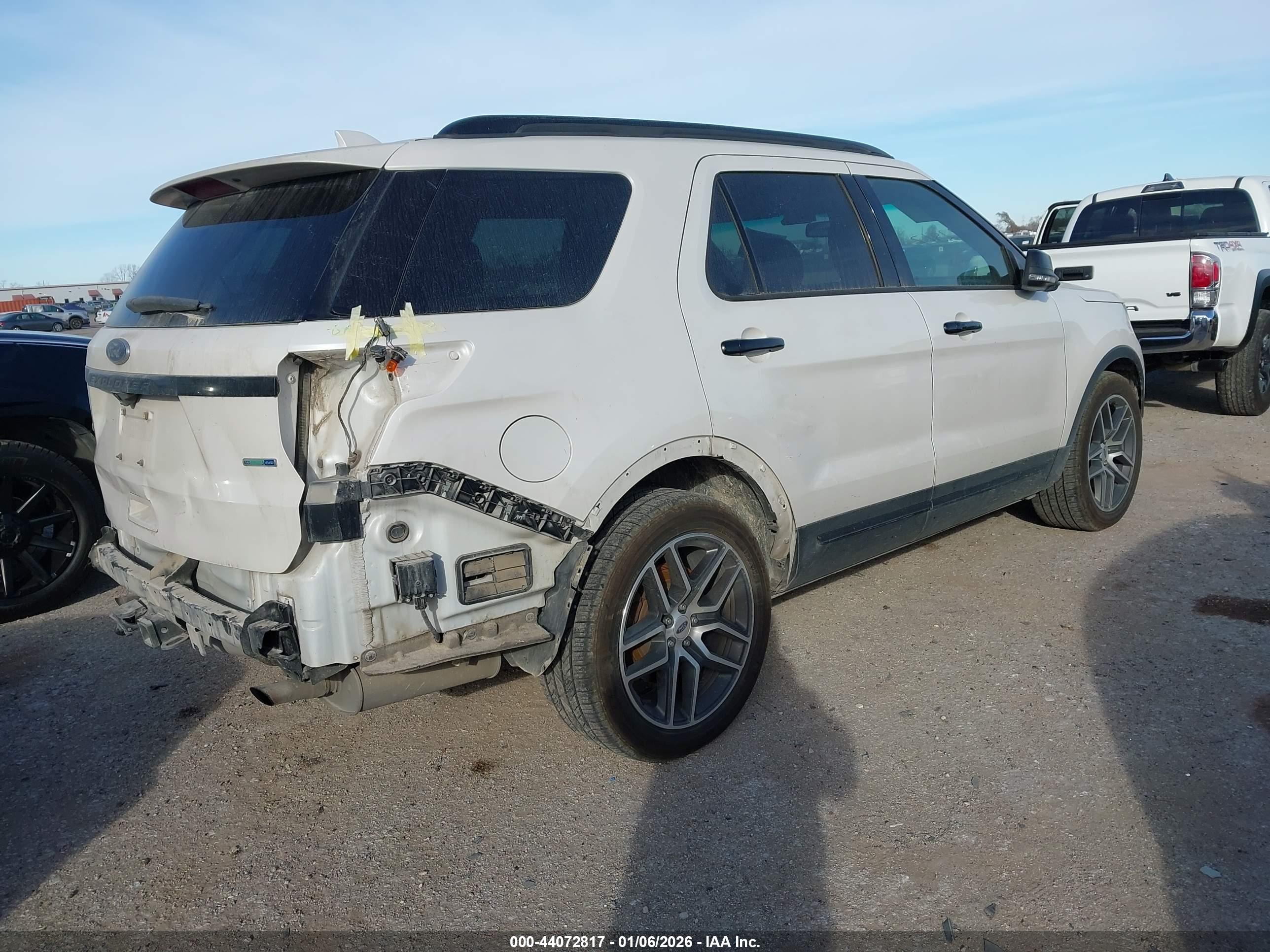FORD EXPLORER image 4
