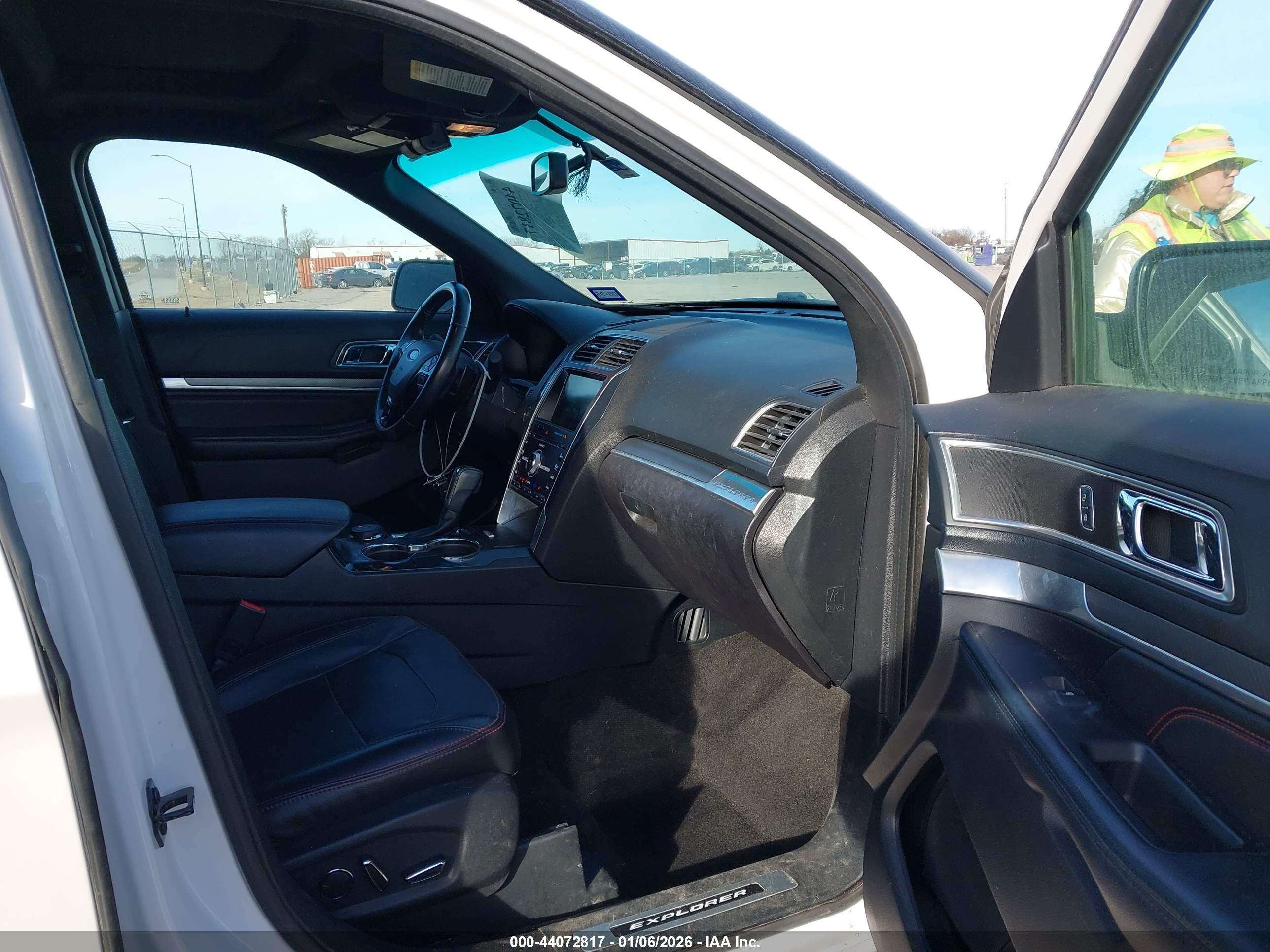 FORD EXPLORER image 5