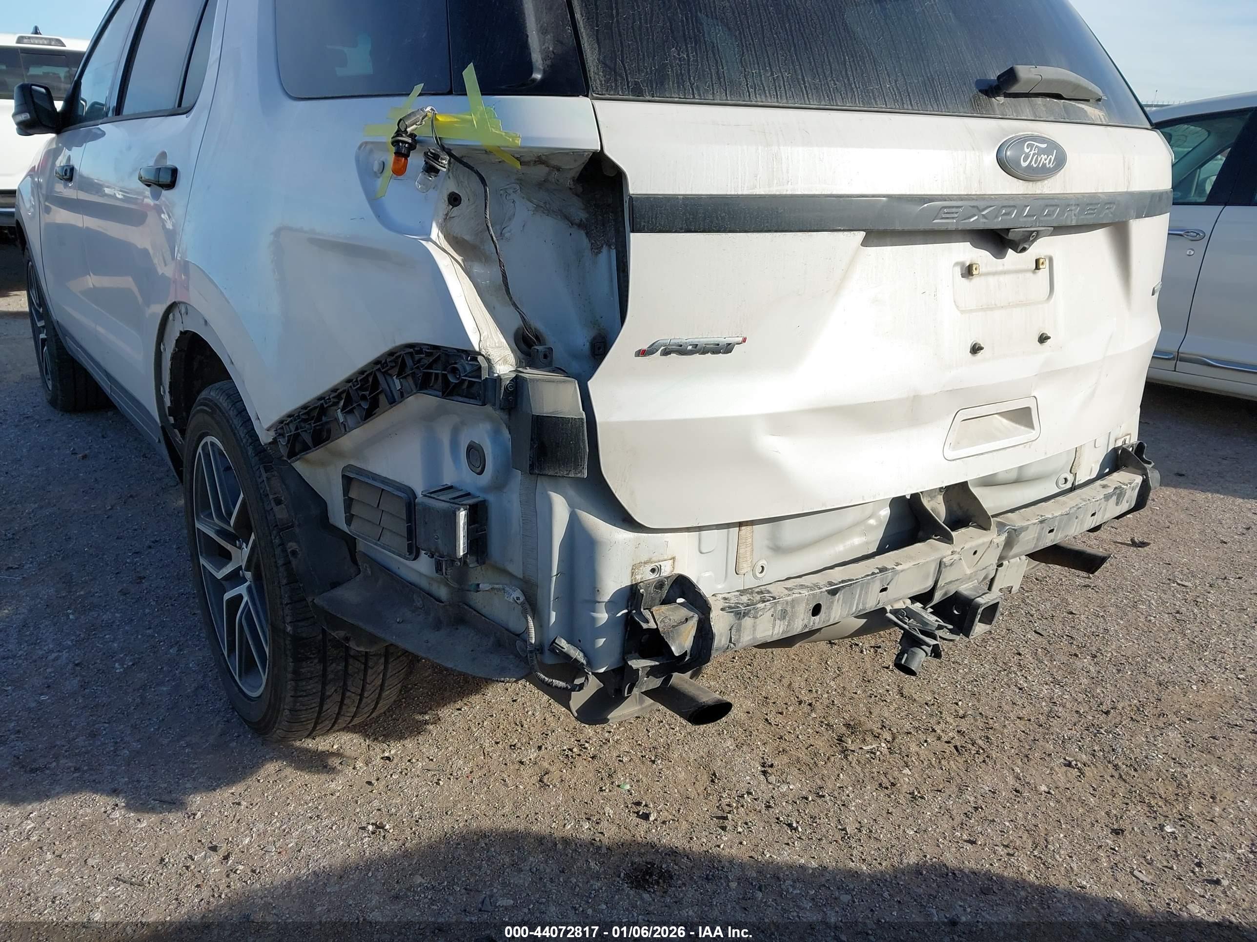 FORD EXPLORER image 6