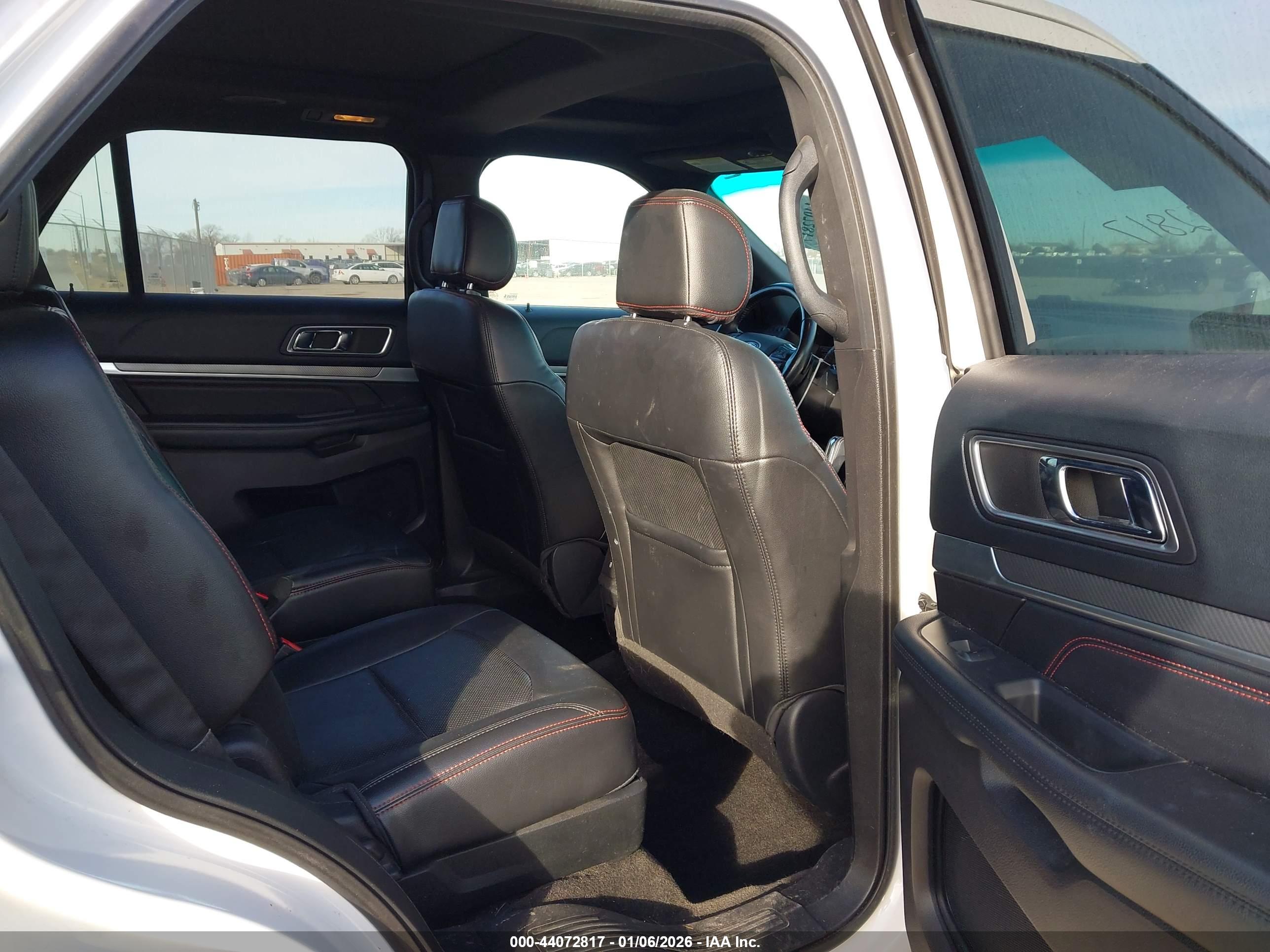 FORD EXPLORER image 8