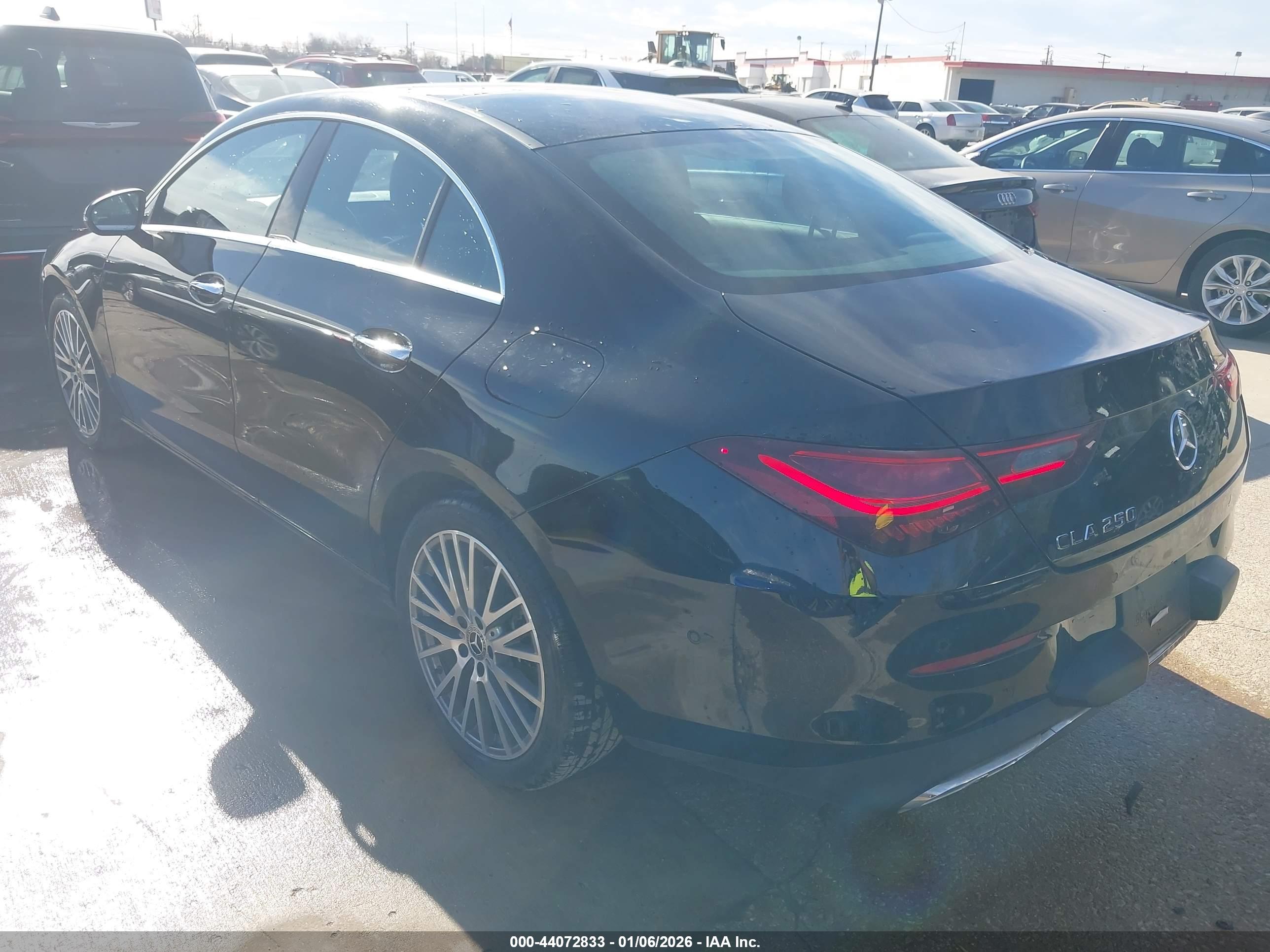 MERCEDES-BENZ CLA image 3