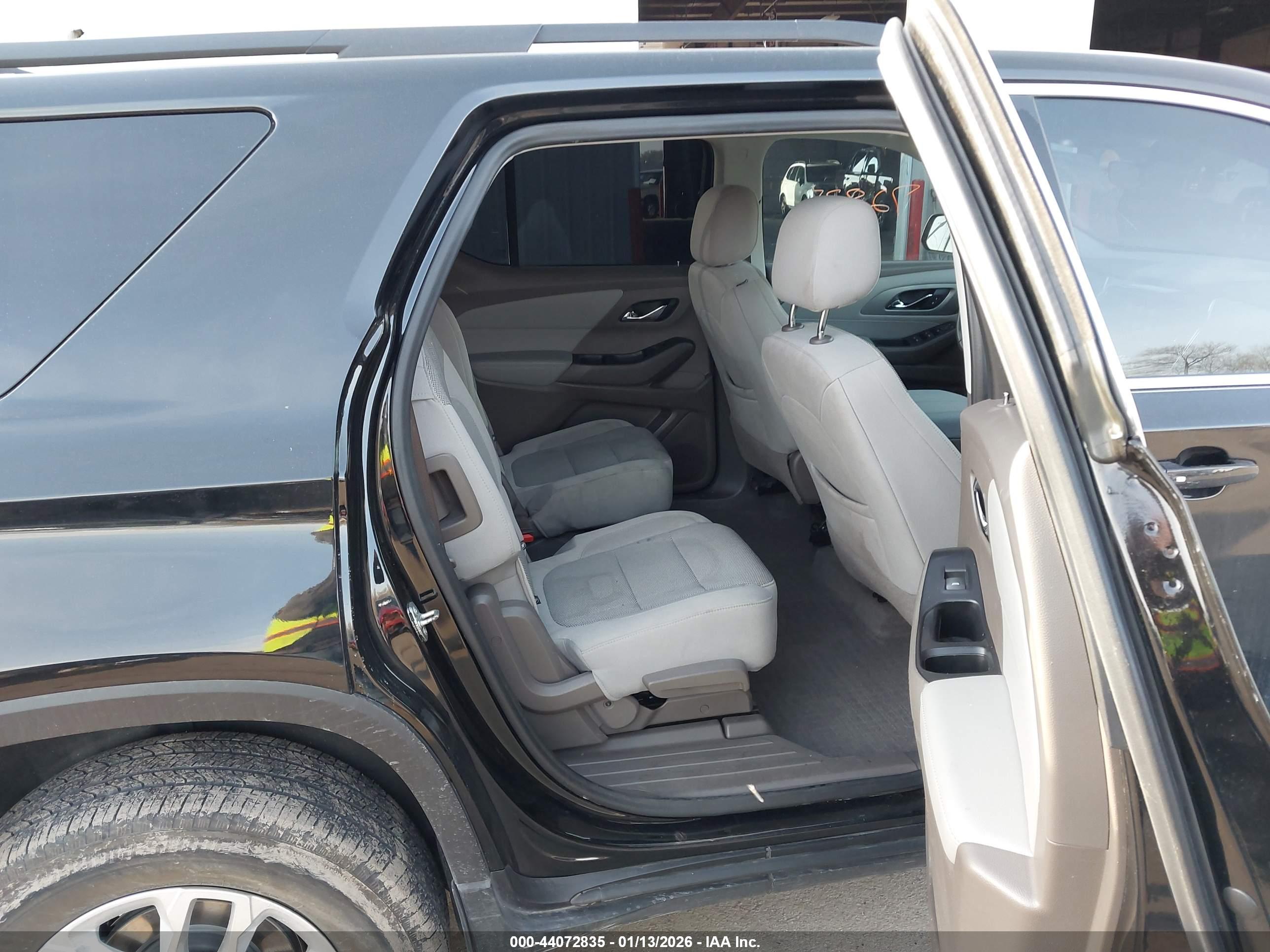 CHEVROLET TRAVERSE image 8